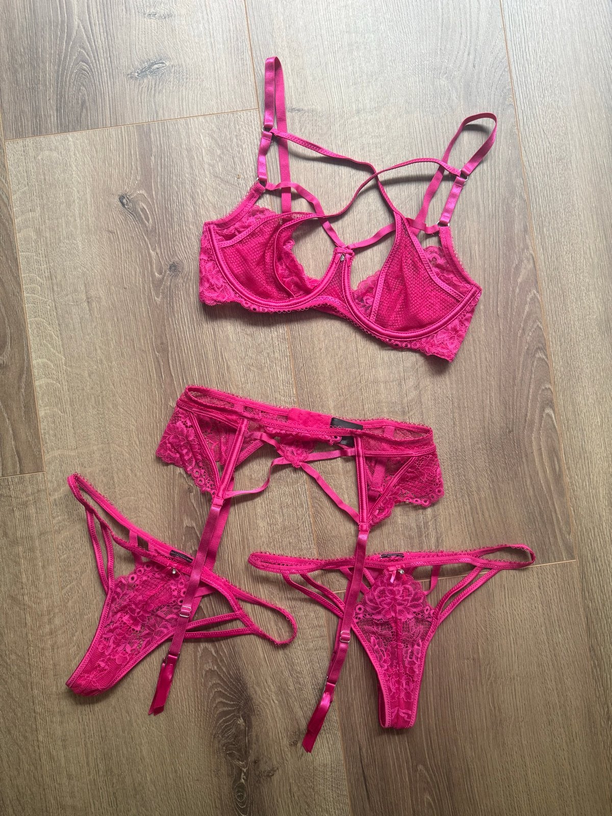 Hunkemoller Private Collection lingerieset roze, Verzenden, Roze, Setje