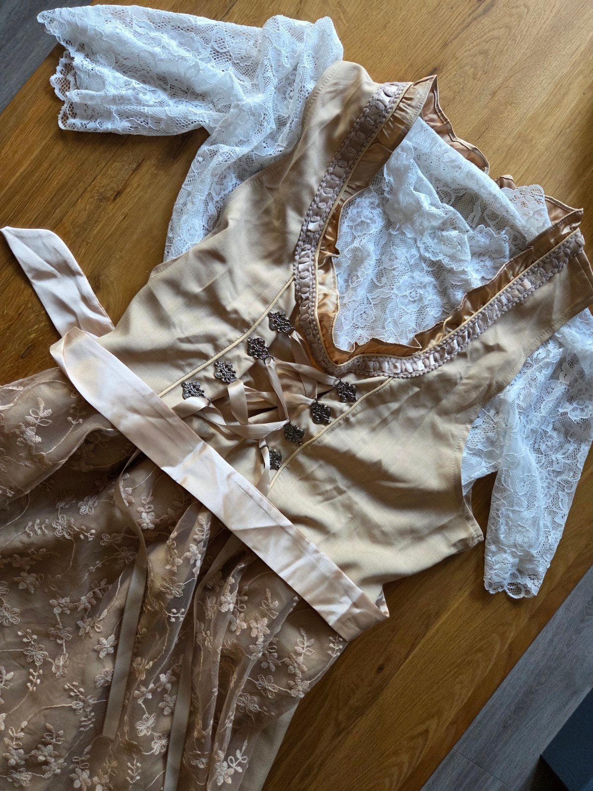 Te koop nieuwe tiroler jurk, Kleding | Dames, Maat 42/44 (L), Nieuw, Ophalen of Verzenden, Overige thema's