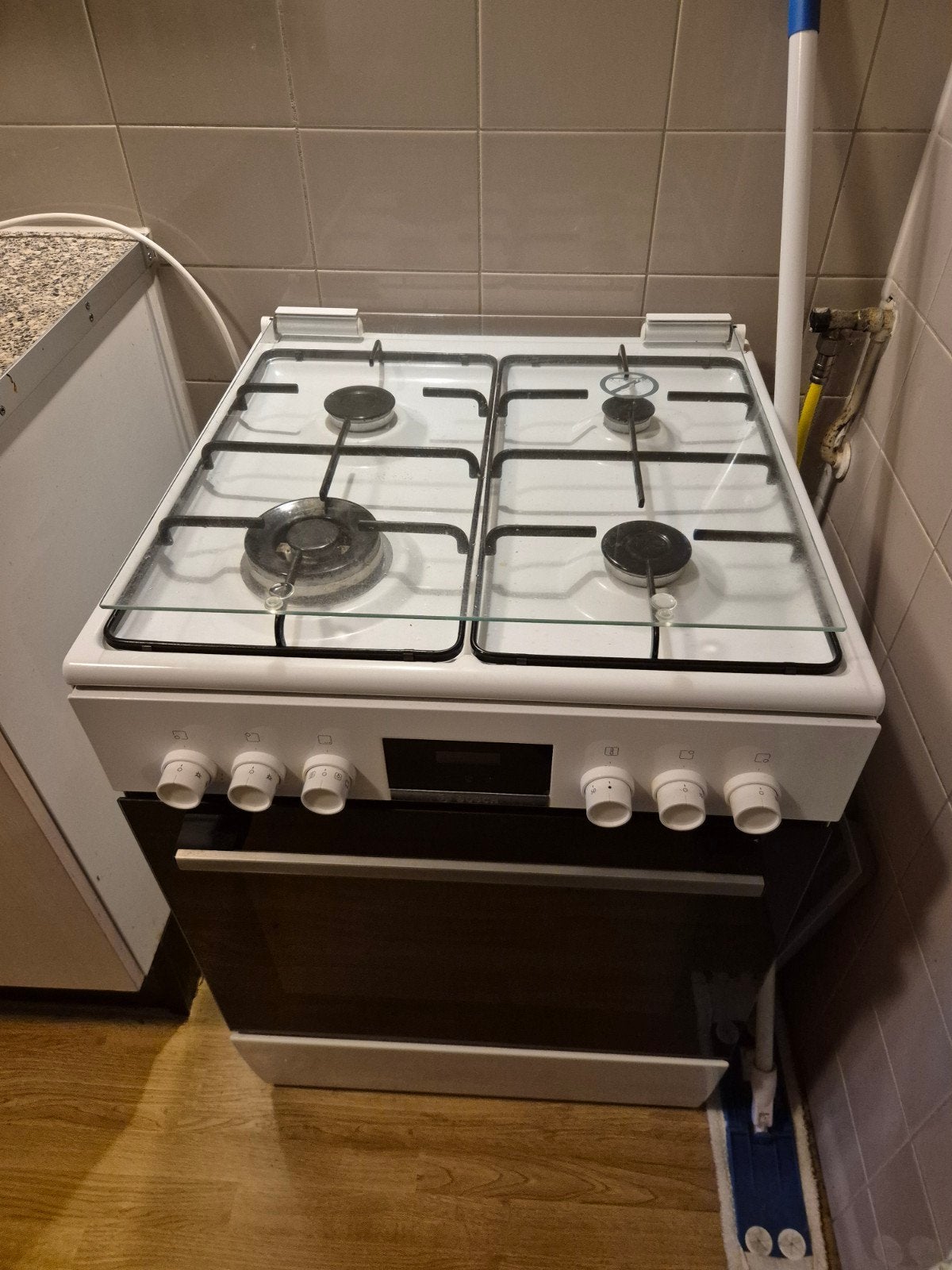 Bosch fornuis, Ophalen, 4 kookzones, Zo goed als nieuw, Gas