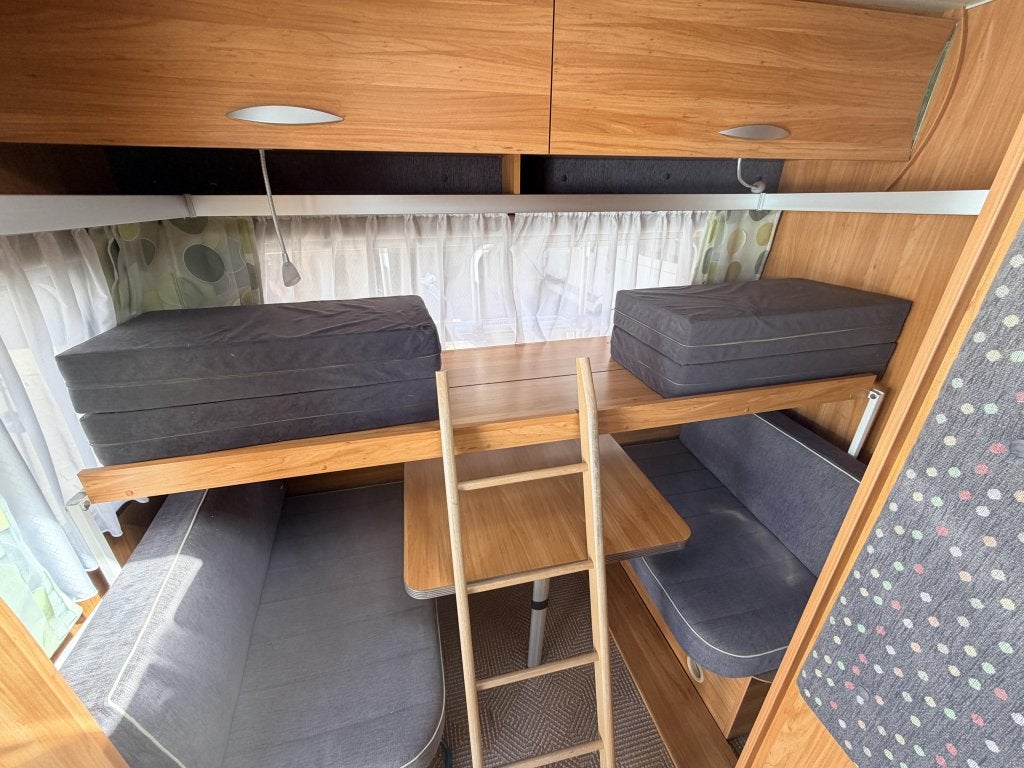 Bürstner Flipper 390 TK Stapelbed & Lichtge, Standaardzit, Bedrijf, 750 - 1000 kg, Ringverwarming