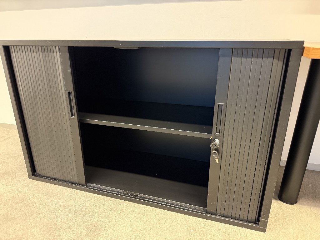 Lage zwarte roldeurkast, Ophalen, Gebruikt, 100 tot 150 cm, Minder dan 100 cm