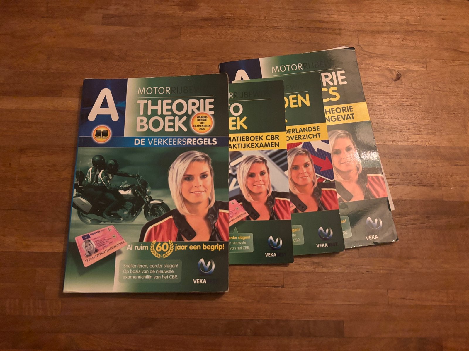 Motor Theorieboek 2025, Boeken, Ophalen of Verzenden, Alpha, Zo goed als nieuw, Niet van toepassing