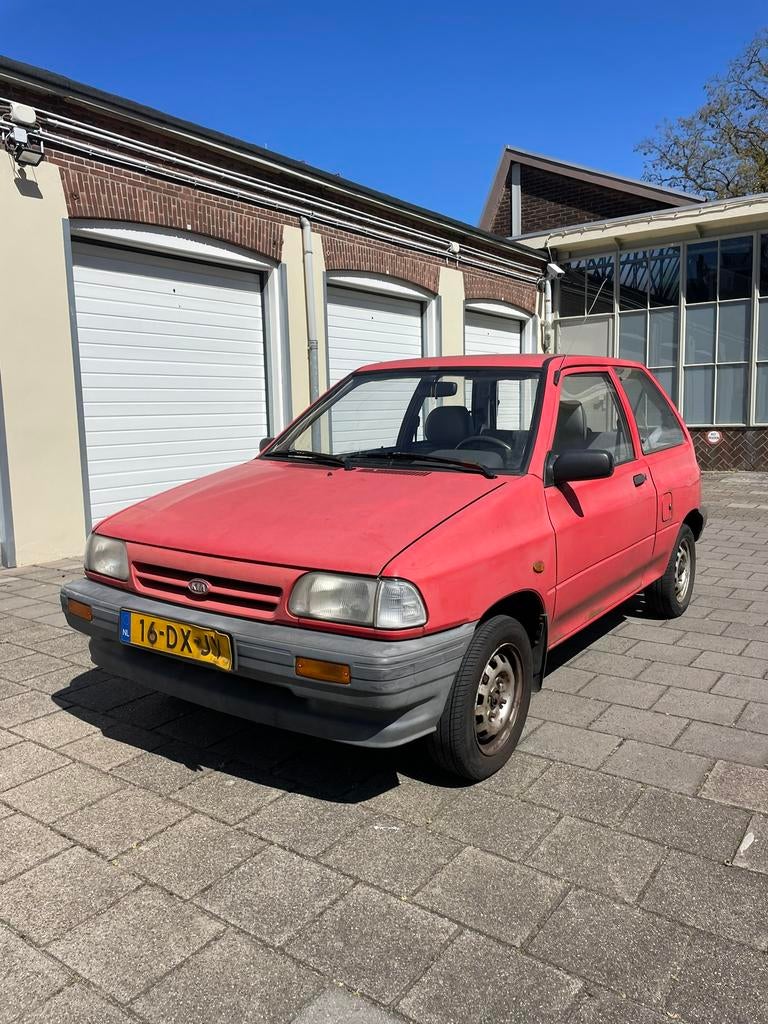 Kia Pride 1.3 Glxi 3D 2000 Rood, Auto's, Voorwielaandrijving, 768 kg, 15 km/l, 64 pk