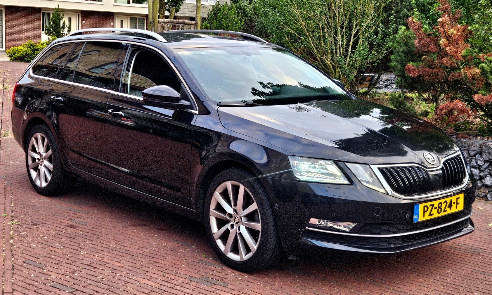 Skoda Octavia 1.0 TSI 85KW Combi Dsg-7 2017 Zwart, Auto's, Skoda, 1169 kg, Zwart, Bedrijf, 630 kg