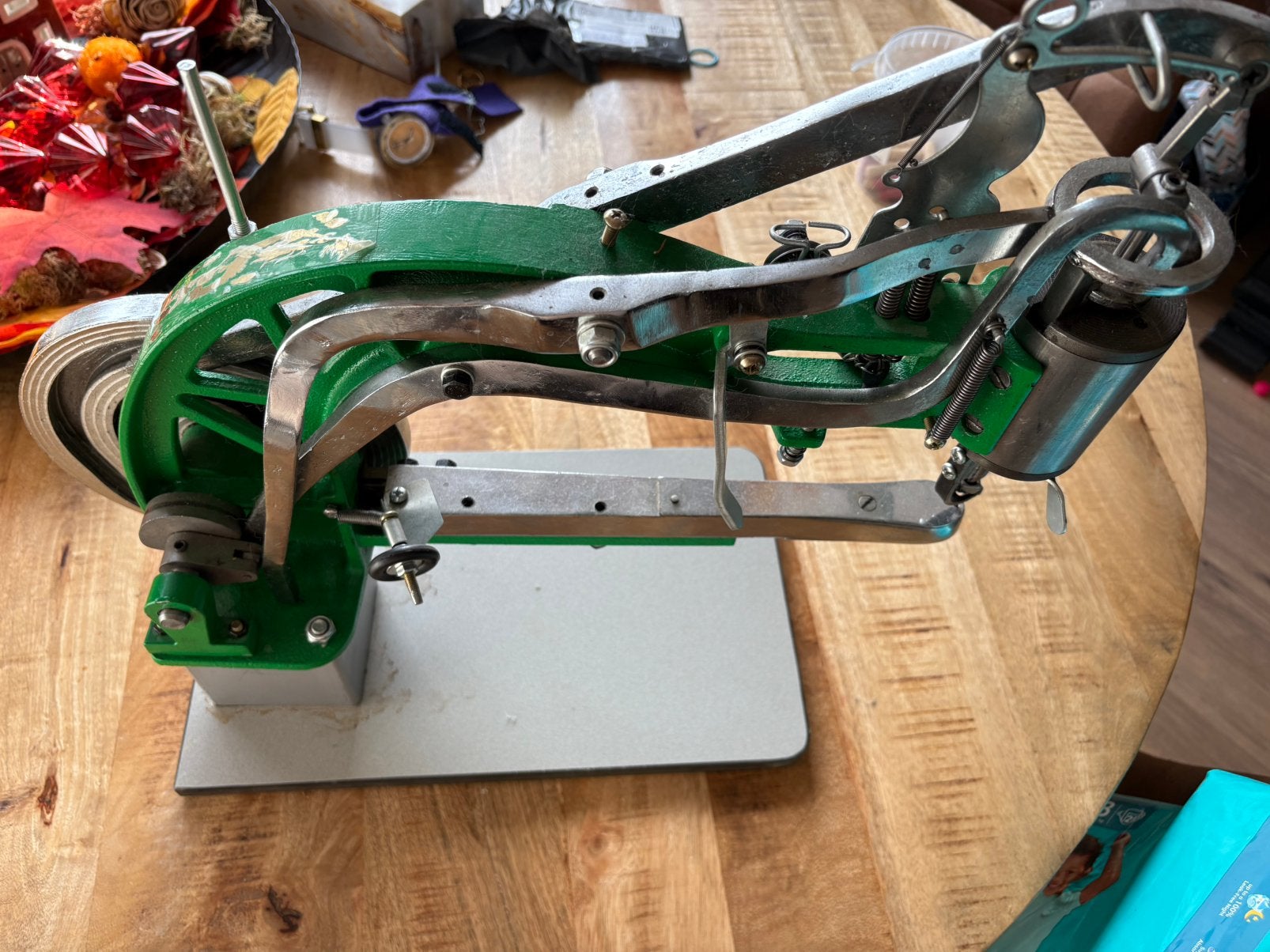 Hand leer naaimachine, Ophalen, Zo goed als nieuw