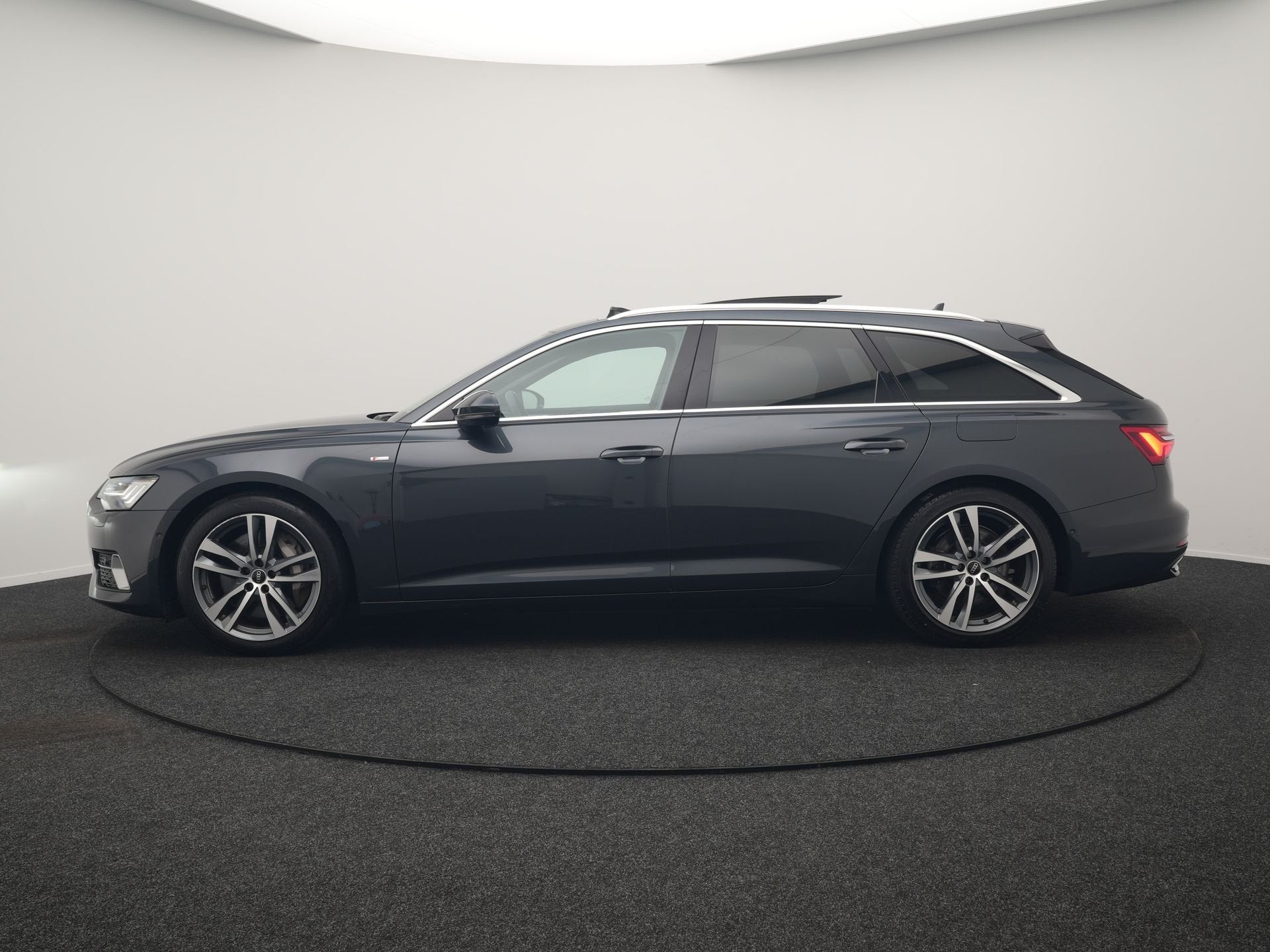 Audi A6 Avant 50 TFSI e quattro S Line PHEV 300pk | Trekhaak, Automaat, 77 km/l, Gebruikt, Zwart