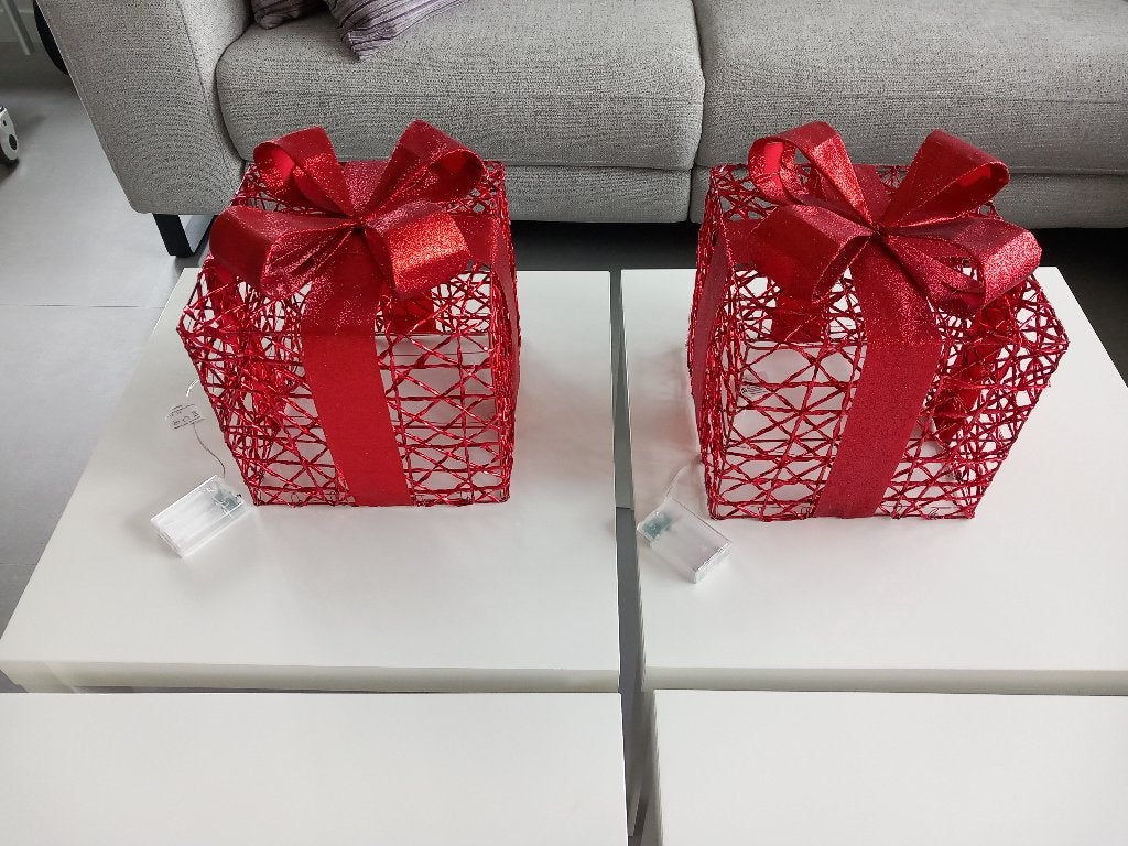 2 GROTE NIEUWE RODE CADEAUTJES MET LAMPJES VAN HEERDINK, Diversen, Kerst, Ophalen of Verzenden, Nieuw