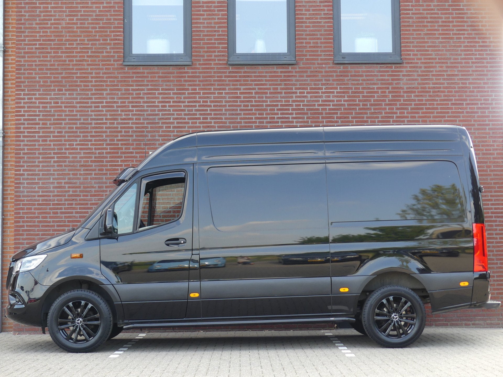 Mercedes-Benz Sprinter 317 CDI L2H2 LED/Camera/PDC/Navigatie, Automaat, Dealer onderhouden, Achterwielaandrijving, Gebruikt