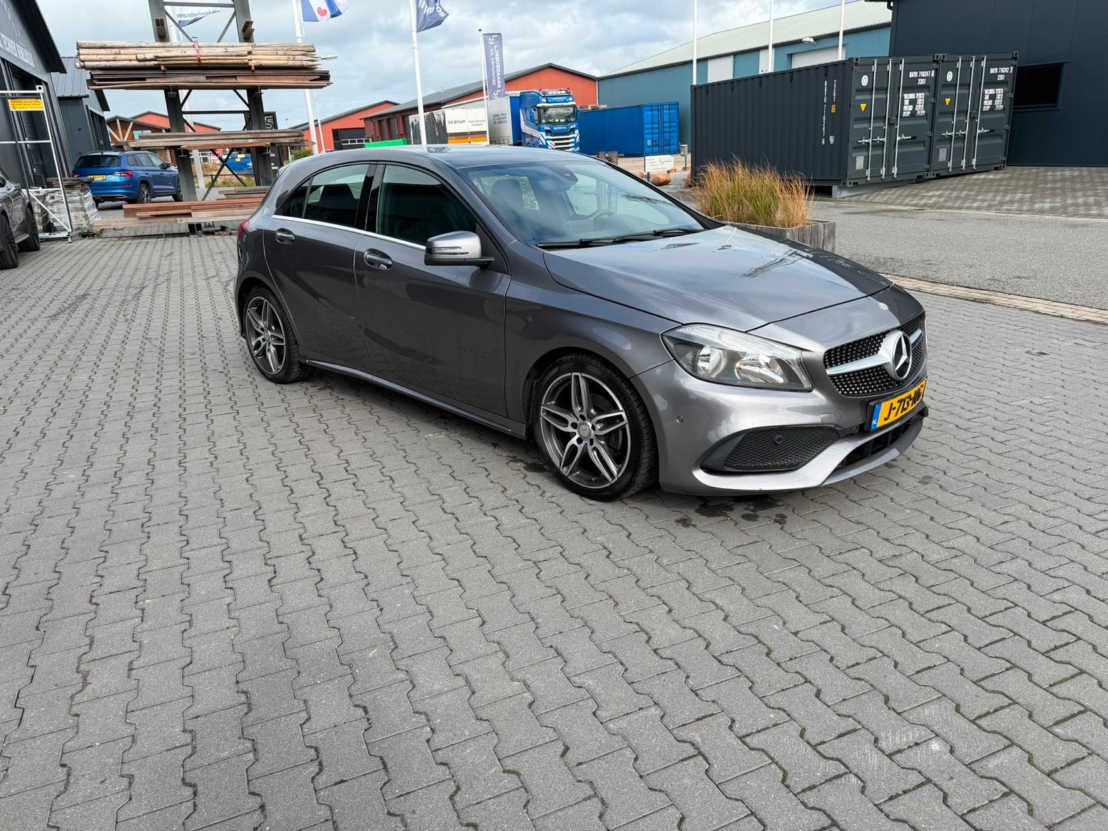 Mercedes-Benz A-Klasse 1.6 A160 2016 Grijs, Voorwielaandrijving, 4 cilinders, Handgeschakeld, Particulier