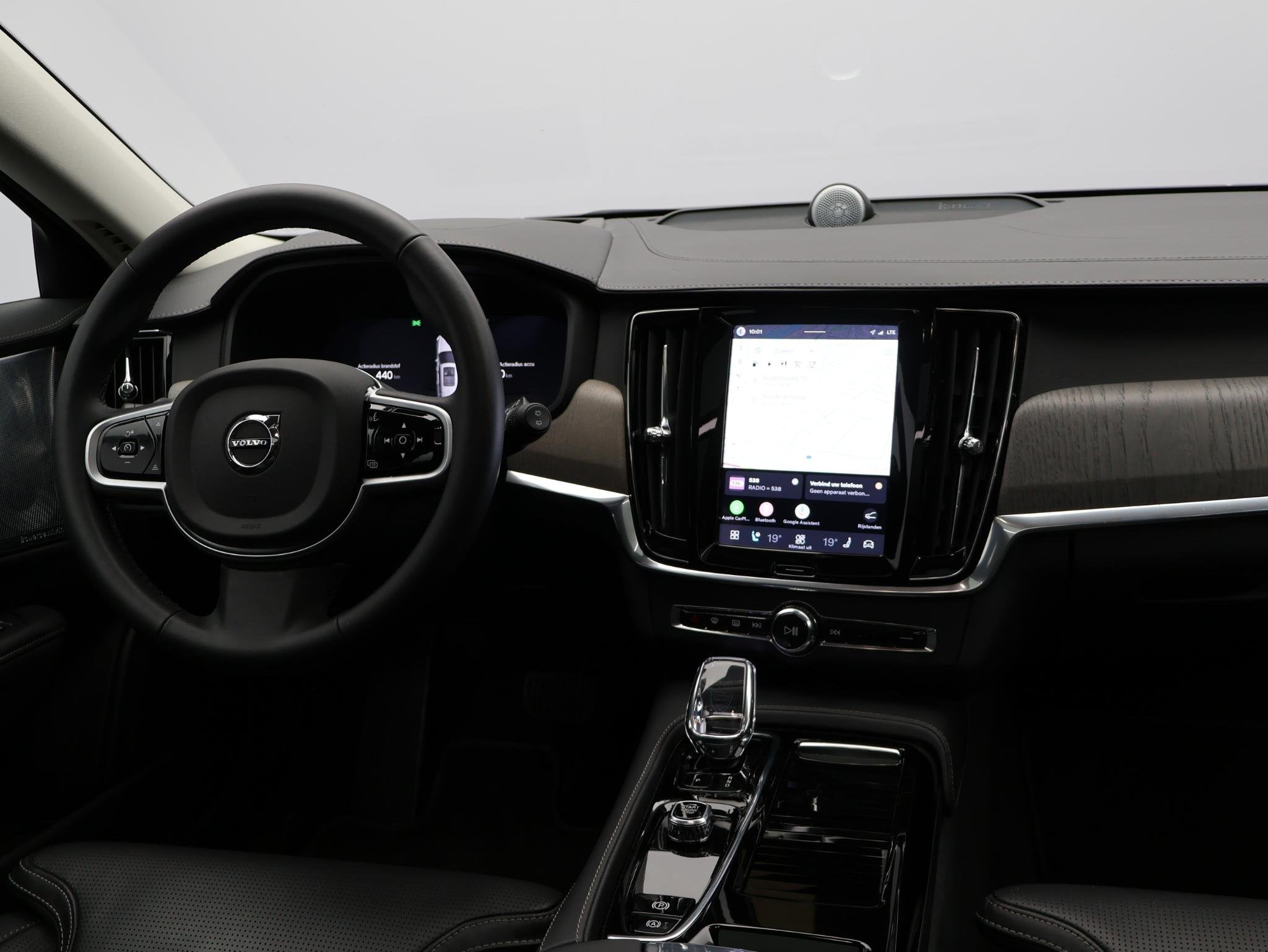 Volvo V90 2.0 T8 Plug-in hybrid AWD Ultra Dark / Trekhaak /, Automaat, 4 cilinders, 180 min, Hybride Elektrisch/Benzine