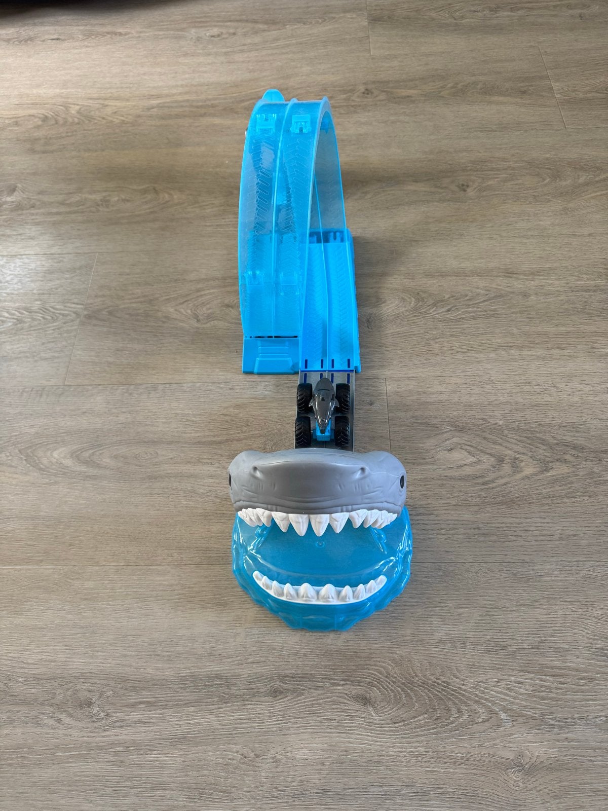 Monstertruck baan met looping en haai, Ophalen, Hot Wheels, Racebaan, Gebruikt