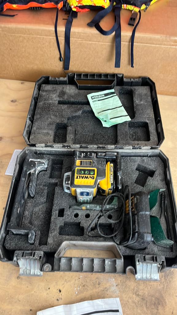Dewalt DCE089D1G | 3D laser groen | afwijking horizontale as, Ophalen of Verzenden, Gebruikt