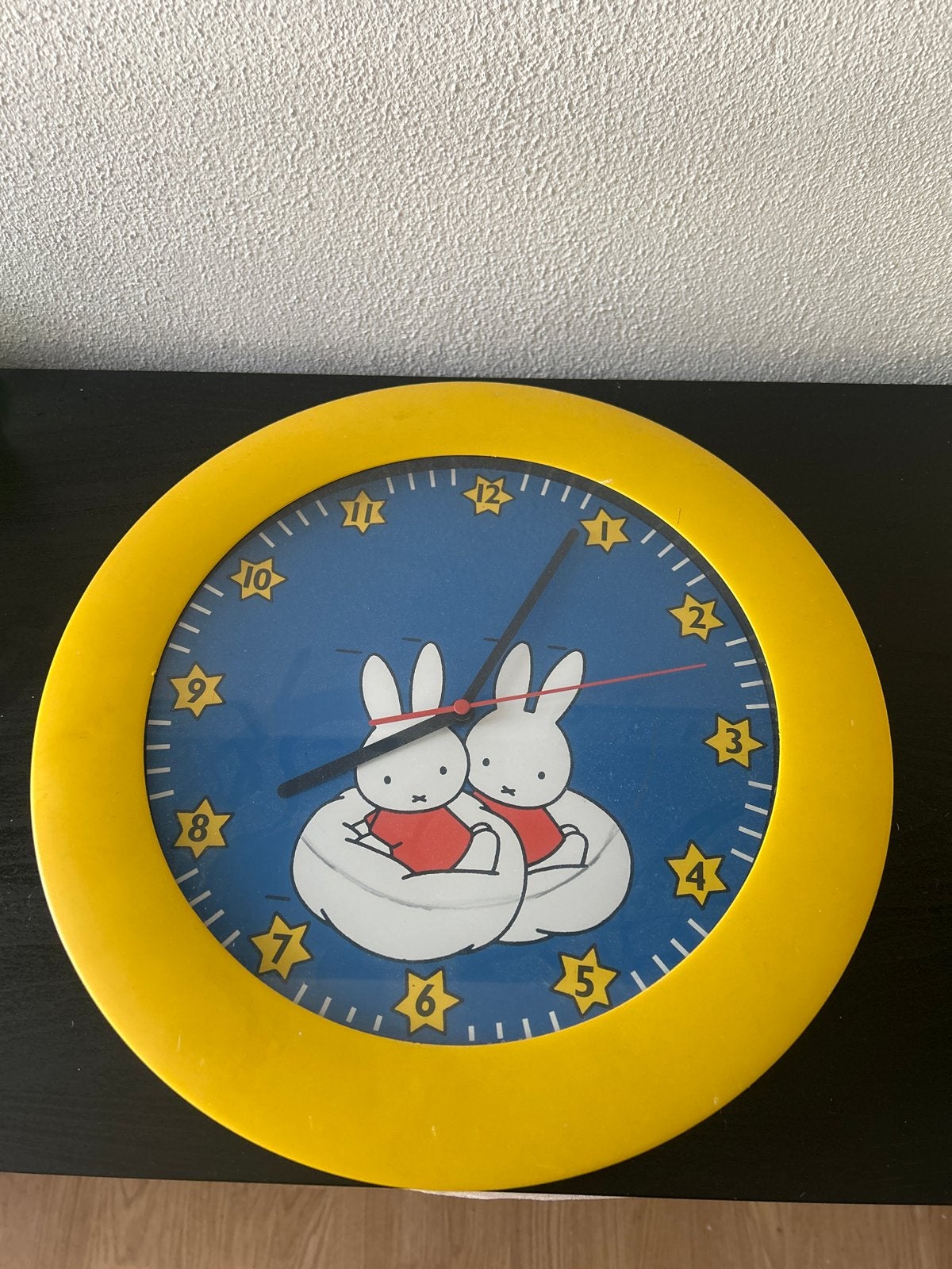 Nijntje Wandklok - Geel/Blauw met Sterren en Nijntjes, Analoog, Werkt op batterijen, Ophalen of Verzenden, Modern