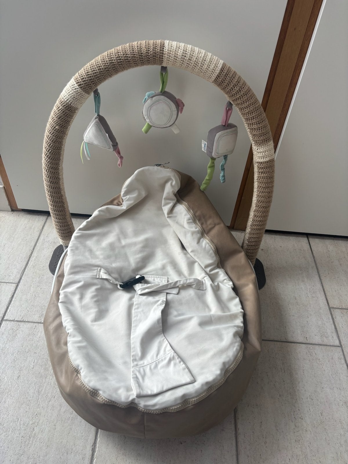 Doomoo Baby Zitzak met Speelboog - Ergonomisch en Comfortabe, Ophalen, Zo goed als nieuw