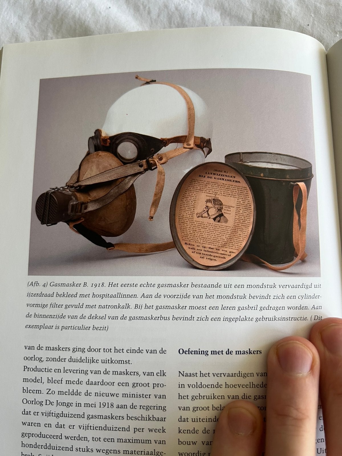 Naslagwerk Nederlands oa gasmasker bril etc mobilisatie, Verzenden, Nederland, Boek of Tijdschrift