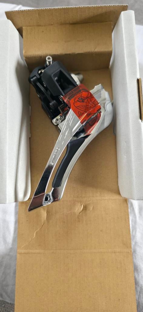 Shimano 105 FD-R7100-F Voorderailleur 12 speed - Nieuw, Ophalen of Verzenden, Nieuw, Derailleur of Ketting, Shimano