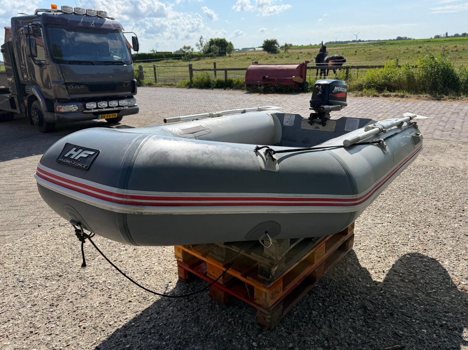Foto 5 van mercury 5 pk 2 takt met hydro force rubberboot + pomp