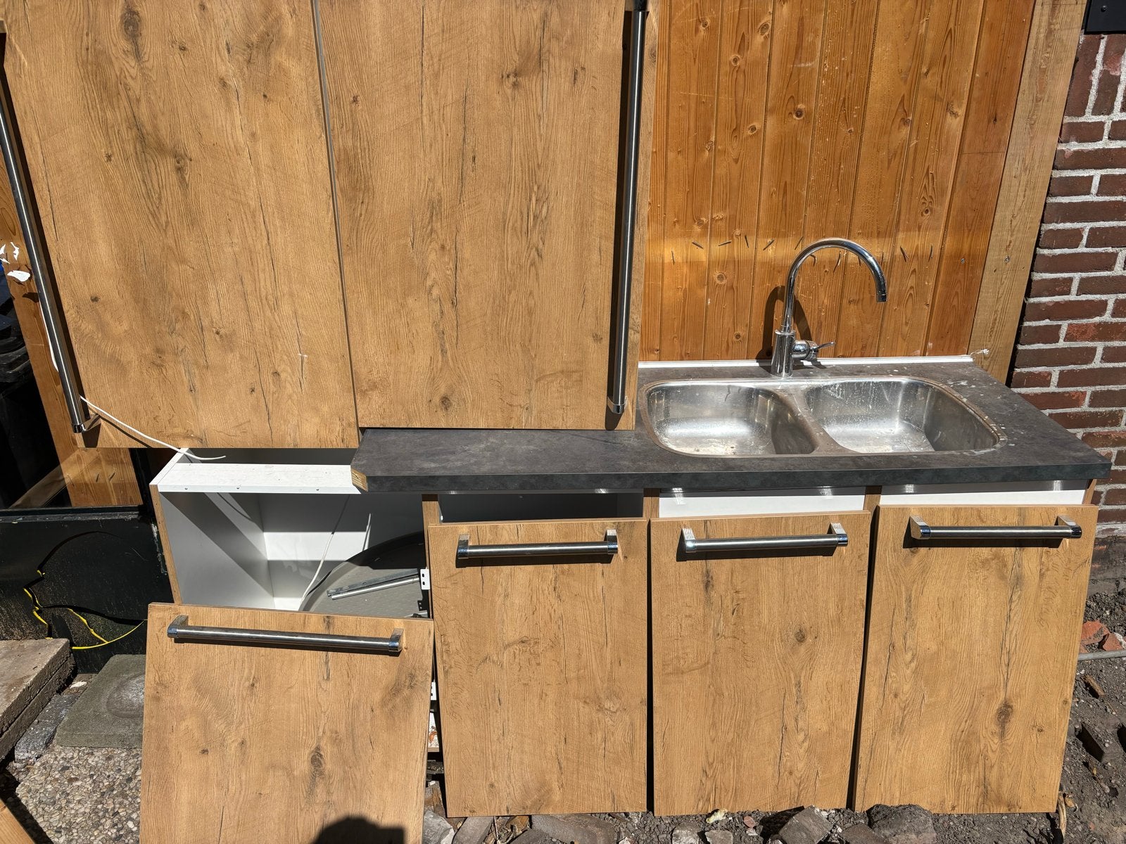 Gebruikte keukenblok met dubbele spoelbak en kranen, Huis en Inrichting, Ophalen, Gebruikt, Bruin, Hoekkeuken