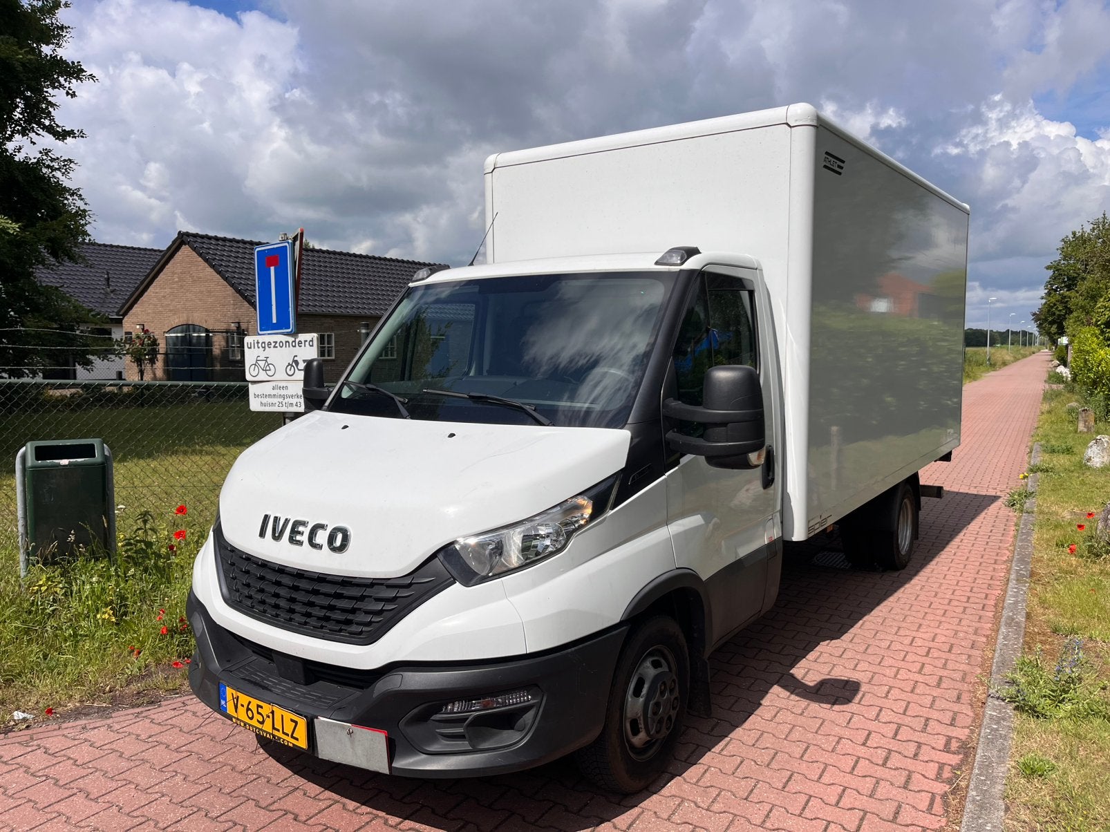 veco Daily laadklep 2022 Wit 74.000 km, nieuwstaat, 13 km/l, Iveco, Wit, Bedrijf