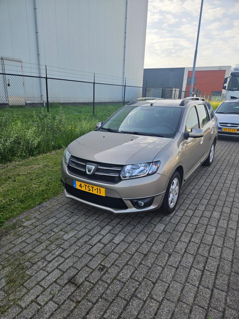 Defect: Dacia Logan 0.9 66KW TCE MCV 2014 Bruin, Auto's, Dacia, Voorwielaandrijving, 898 cc, 40 €/maand, Bruin