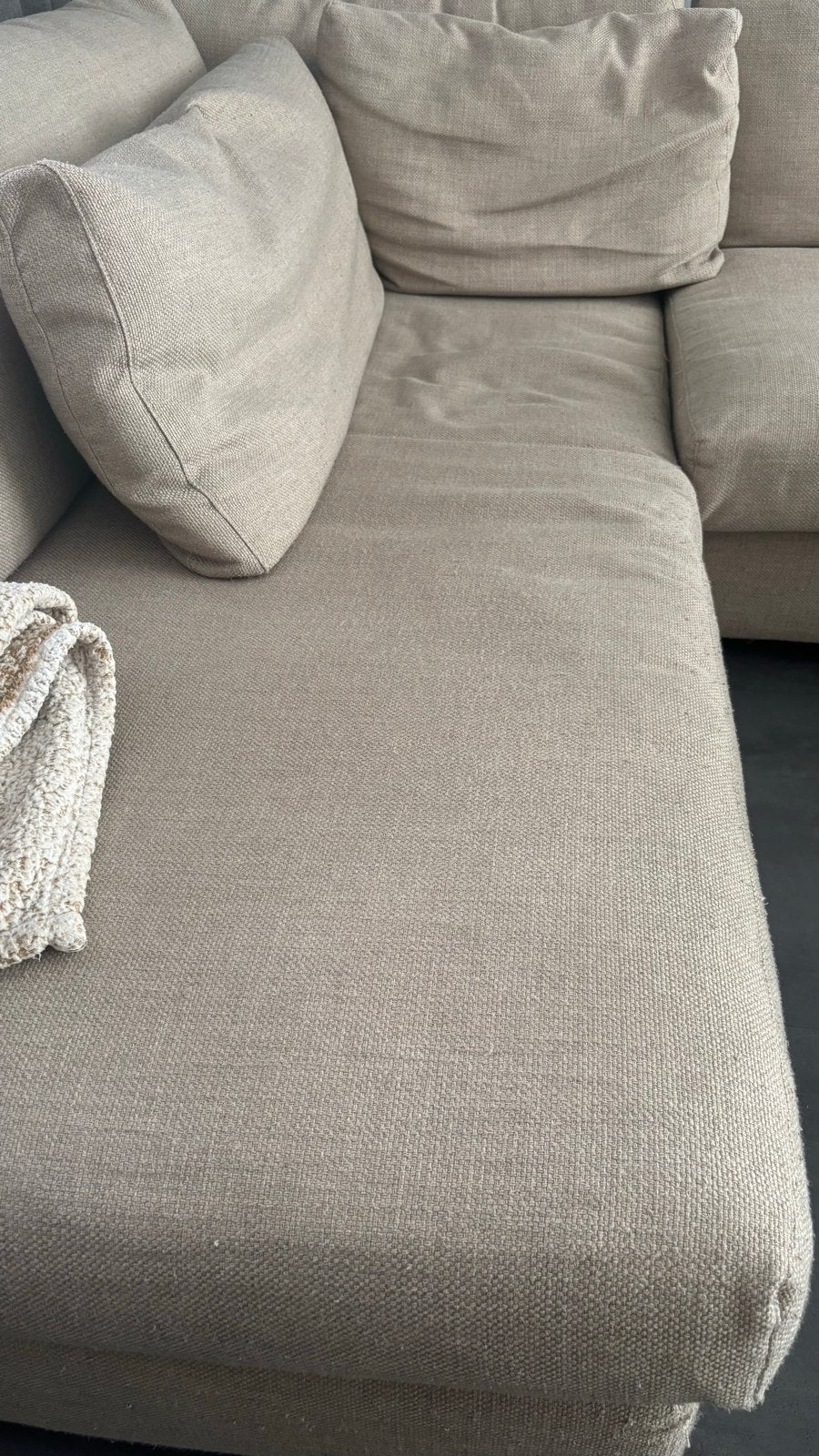Comfortabele hoekbank in beige stof GRATIS OPHALEN, Ophalen, Gebruikt, 100 tot 125 cm, Hoekbank