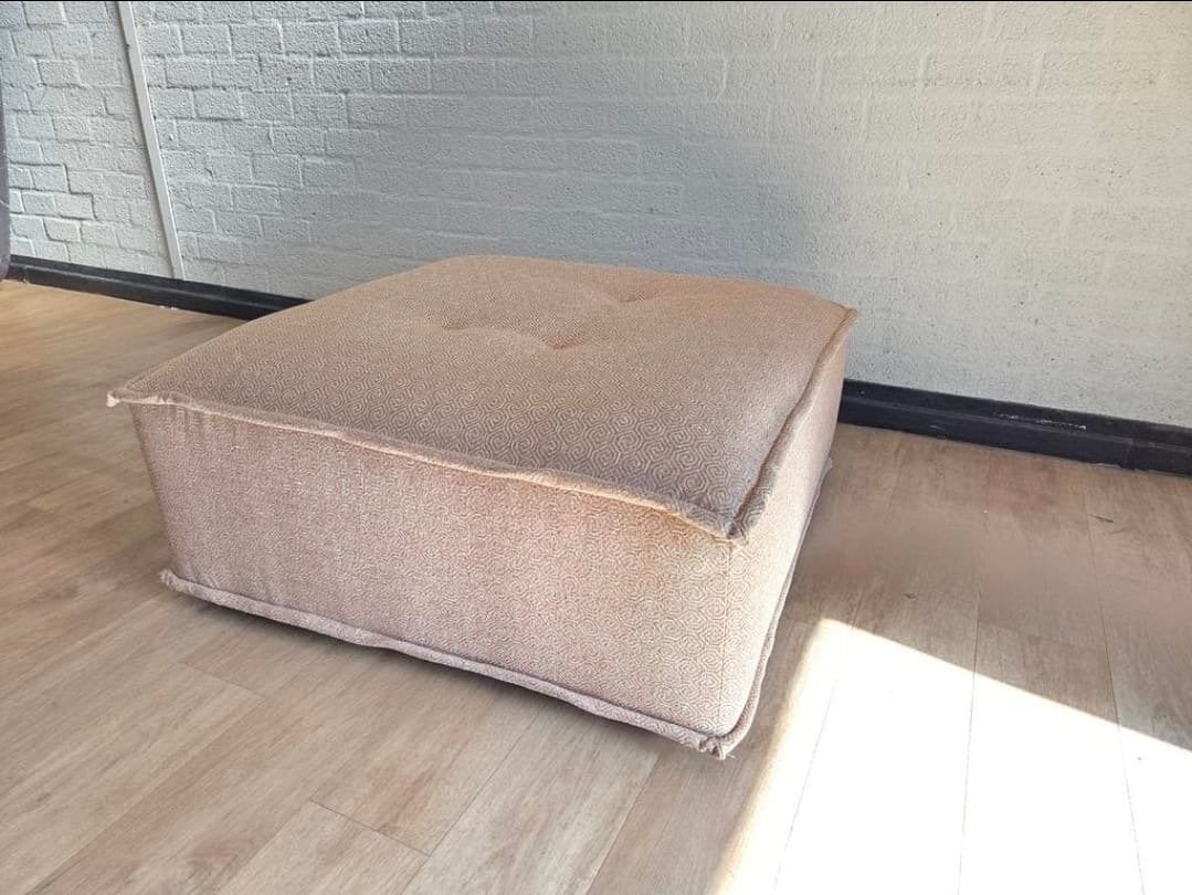 Pilma Design Roze Hocker - Zo goed als nieuw, Ophalen, Zo goed als nieuw, Stof