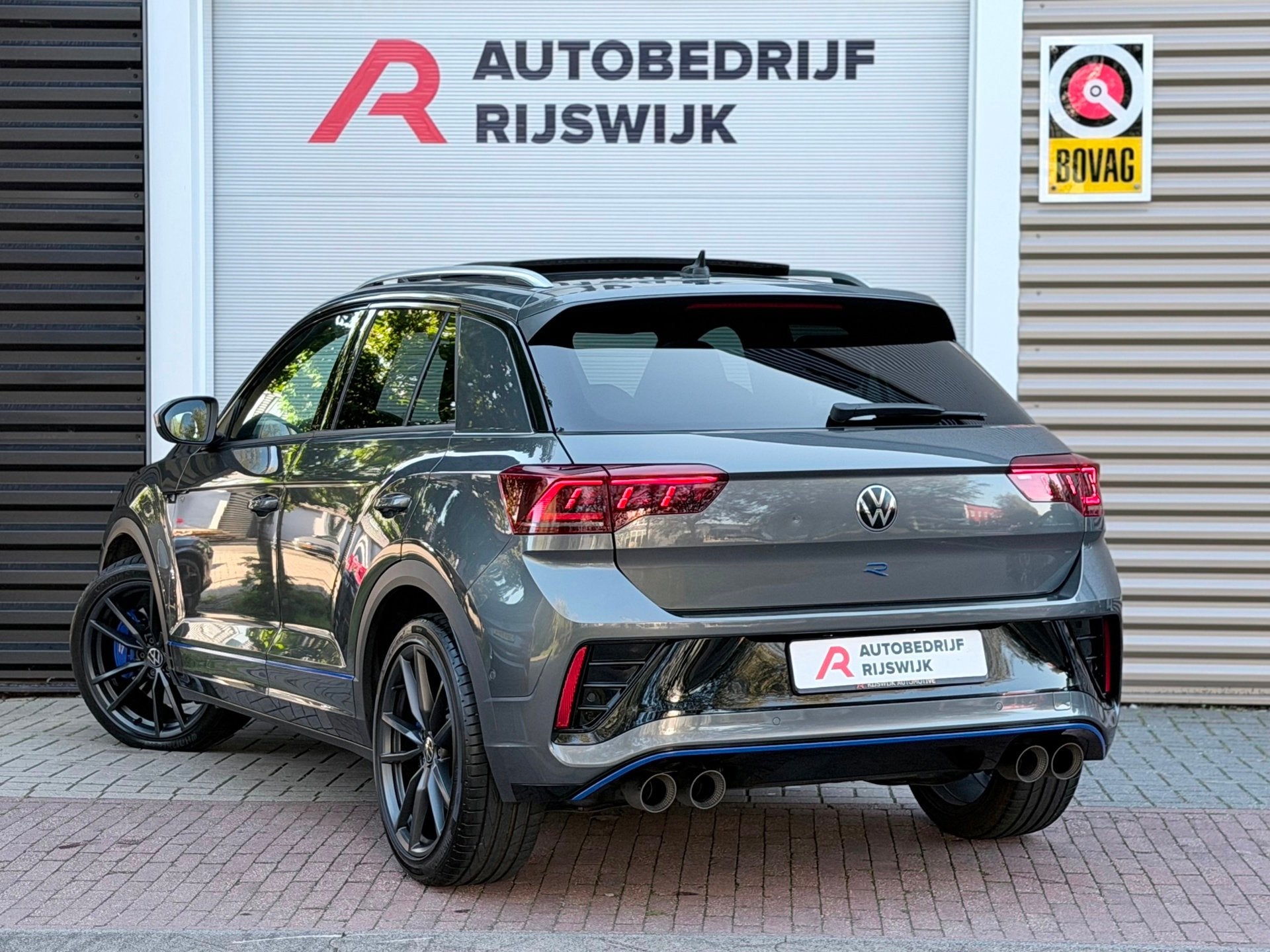 Volkswagen T-ROC 2.0 TSI 4Motion R Akra/Memory/Pano/IQ.Light, Auto's, Dealer onderhouden, Gebruikt, Euro 6, 4 cilinders
