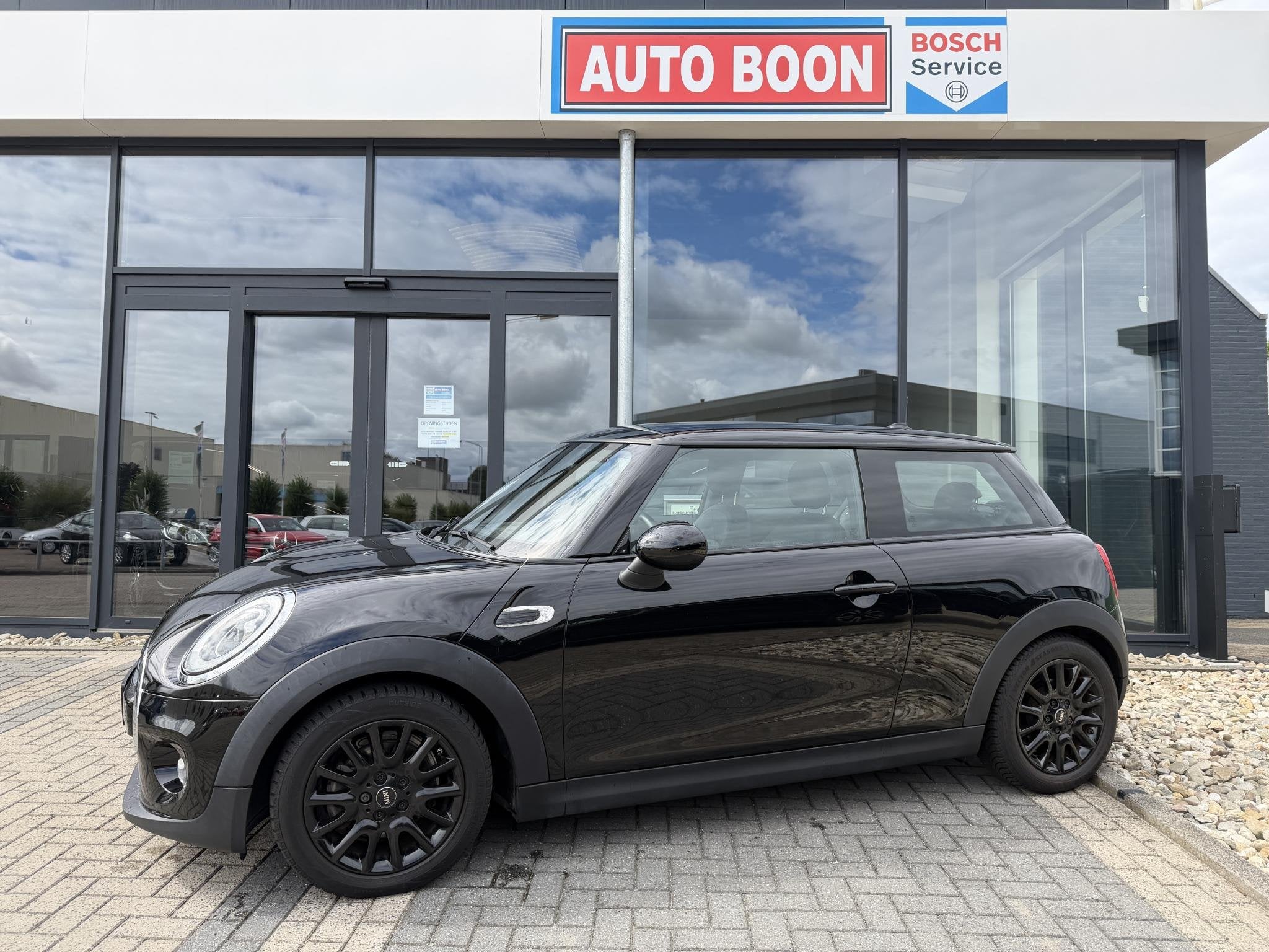 MINI 3-Deurs 1.5 136PK : NAVI/LEER/LED/PDC/ CLIMA/S&S/MEDIA/, Auto's, Mini, Voorwielaandrijving, Dealer onderhouden, 136 pk, Gebruikt