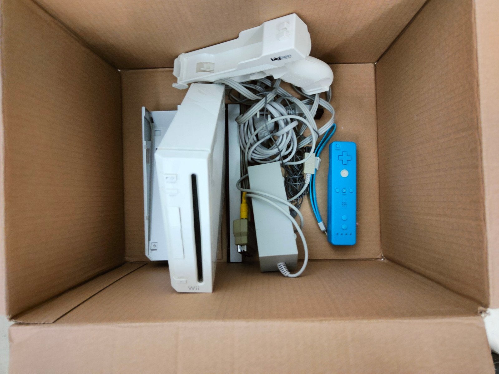 Nintendo Wii compleet met geweer en controller, Ophalen of Verzenden, Zo goed als nieuw, Met 1 controller