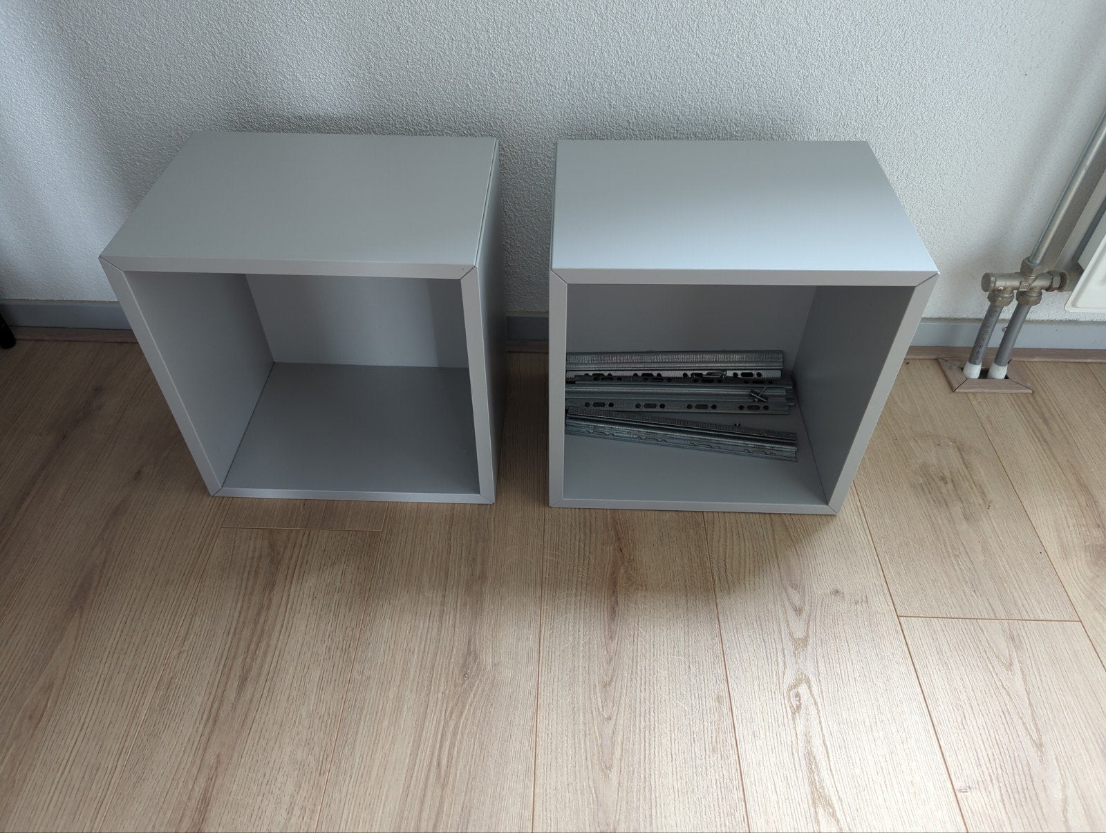 IKEA EKET grijs met bevestigingsmateriaal, Huis en Inrichting, Kasten | Overige, Ophalen, Gebruikt