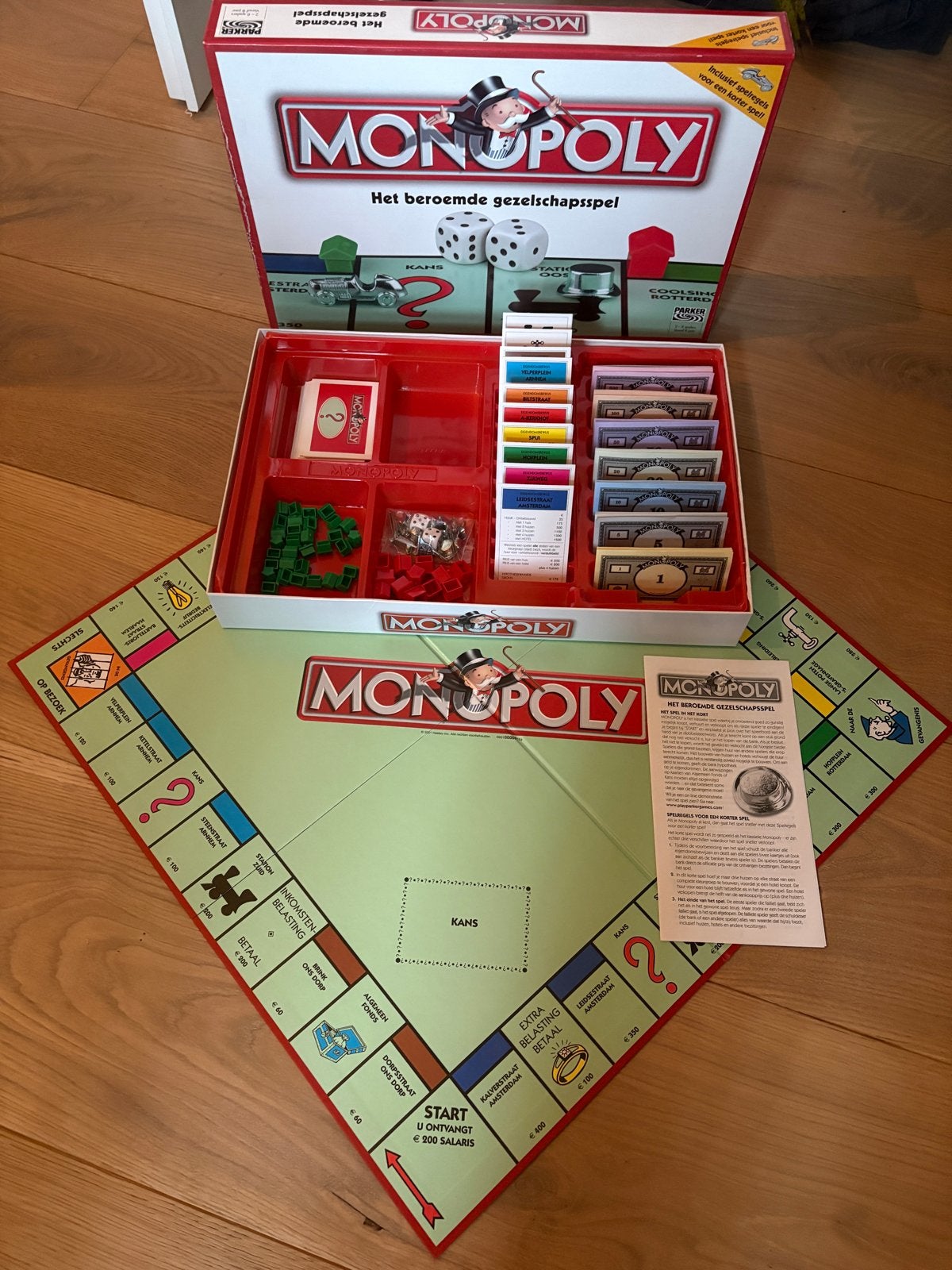 Monopoly - Het beroemde gezelschapsspel, Drie of vier spelers, Ophalen of Verzenden, Zo goed als nieuw