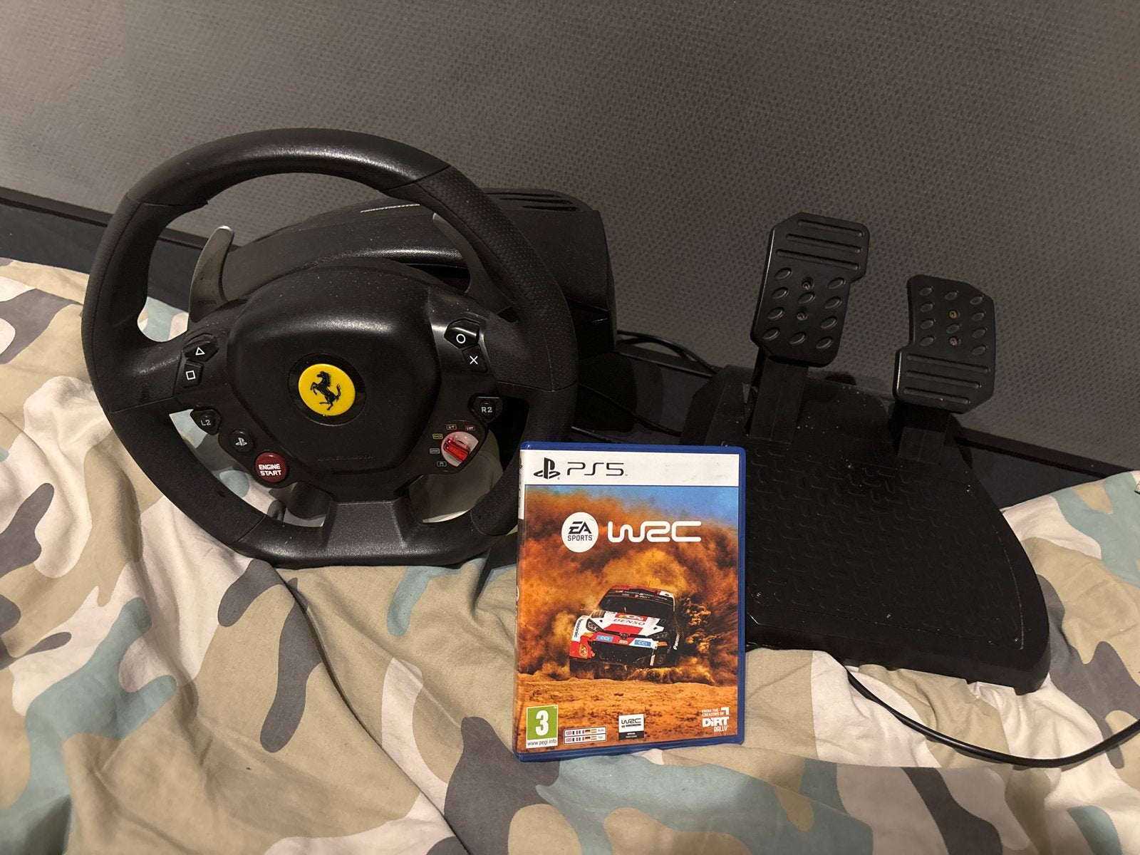 Thrustmaster Ferrari stuur met WRC PS5 game, 1 speler, Racen en Vliegen, Ophalen of Verzenden, Zo goed als nieuw