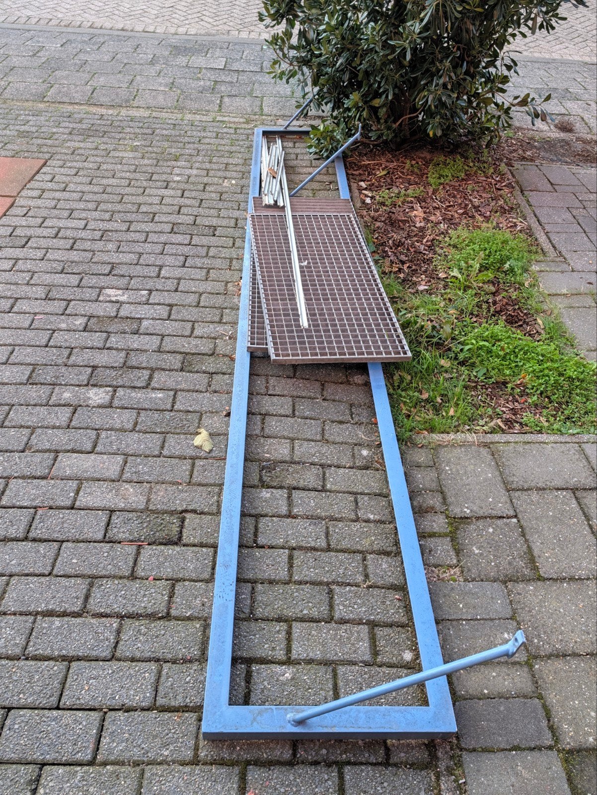 Oud ijzer gratis af te halen (m2459214197) — Metalen — Marktplaats