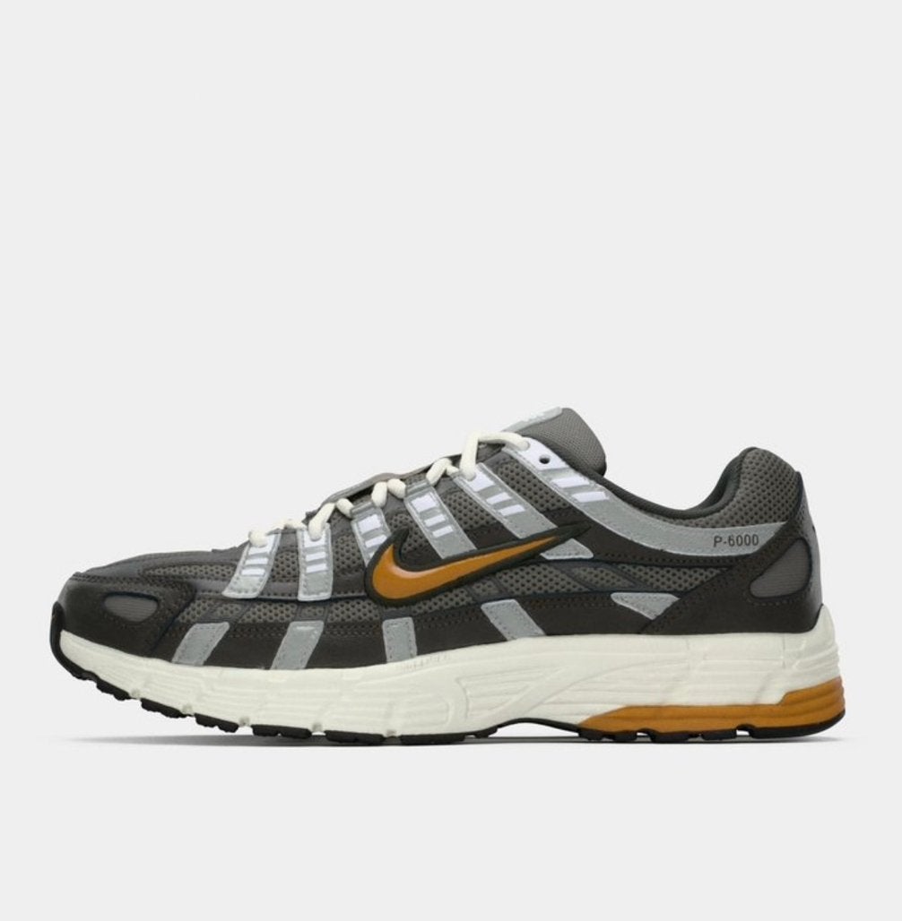 Nike P-6000 ‘Black Sequoia Ochre’ - maat 42.5, Product.Safety.ENEA@nike.com, Overige kleuren, Nike, Nieuw