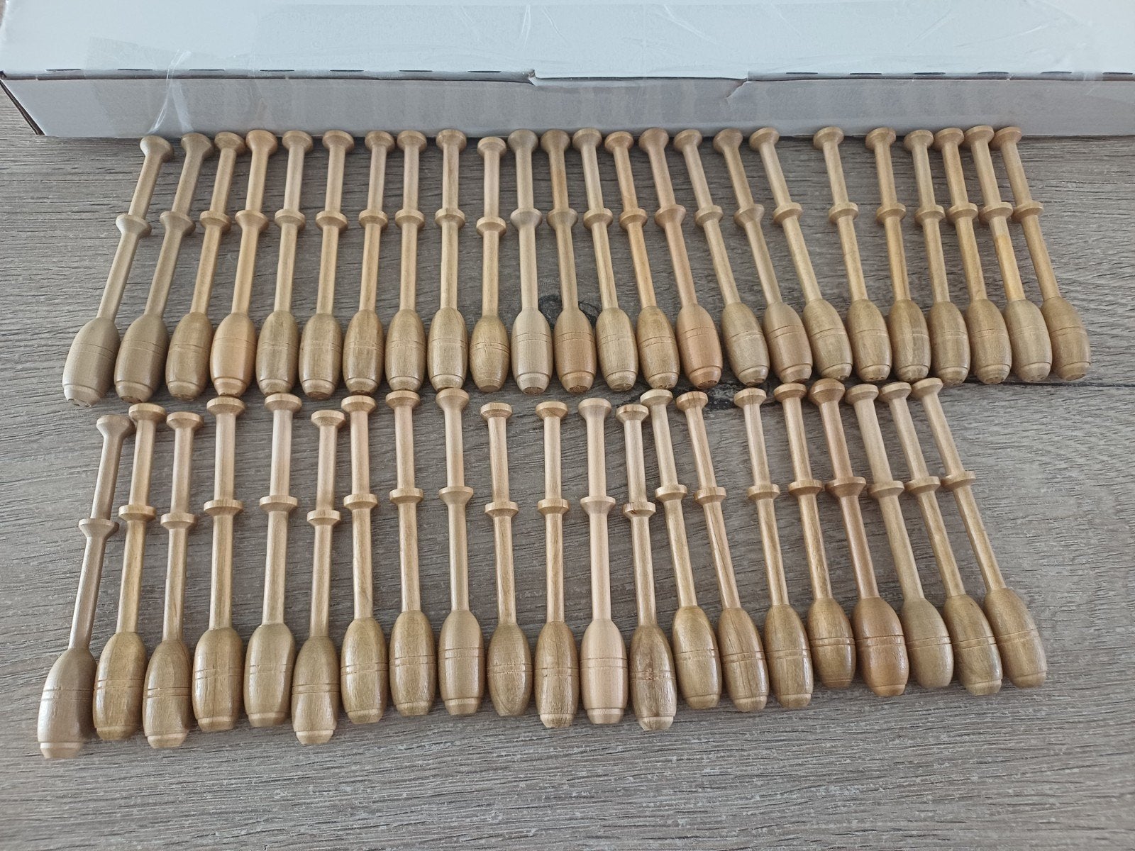 Houten kantklos klosjes / 44 stuks / kantklosjes, Ophalen of Verzenden, Zo goed als nieuw