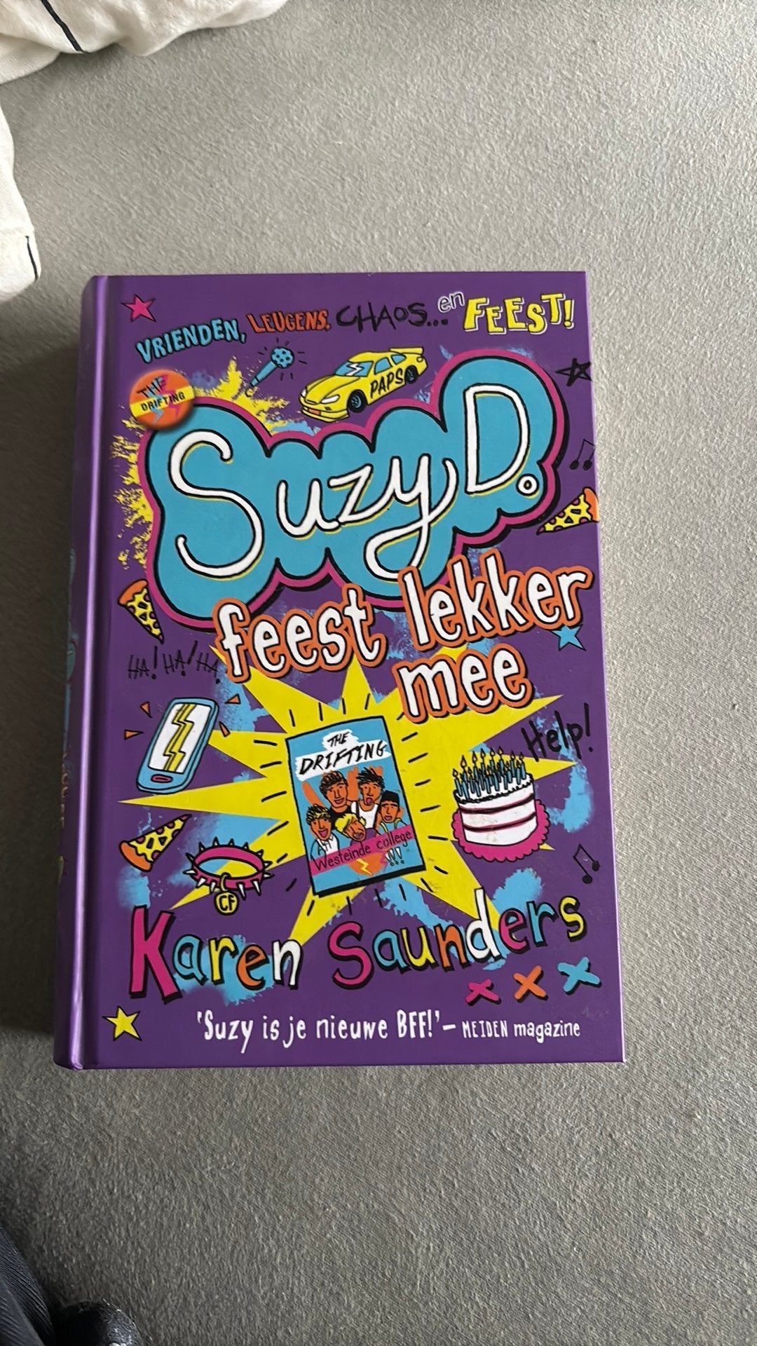 Karen Saunders - Suzy D. feest lekker mee, Ophalen of Verzenden, Gelezen, Karen Saunders