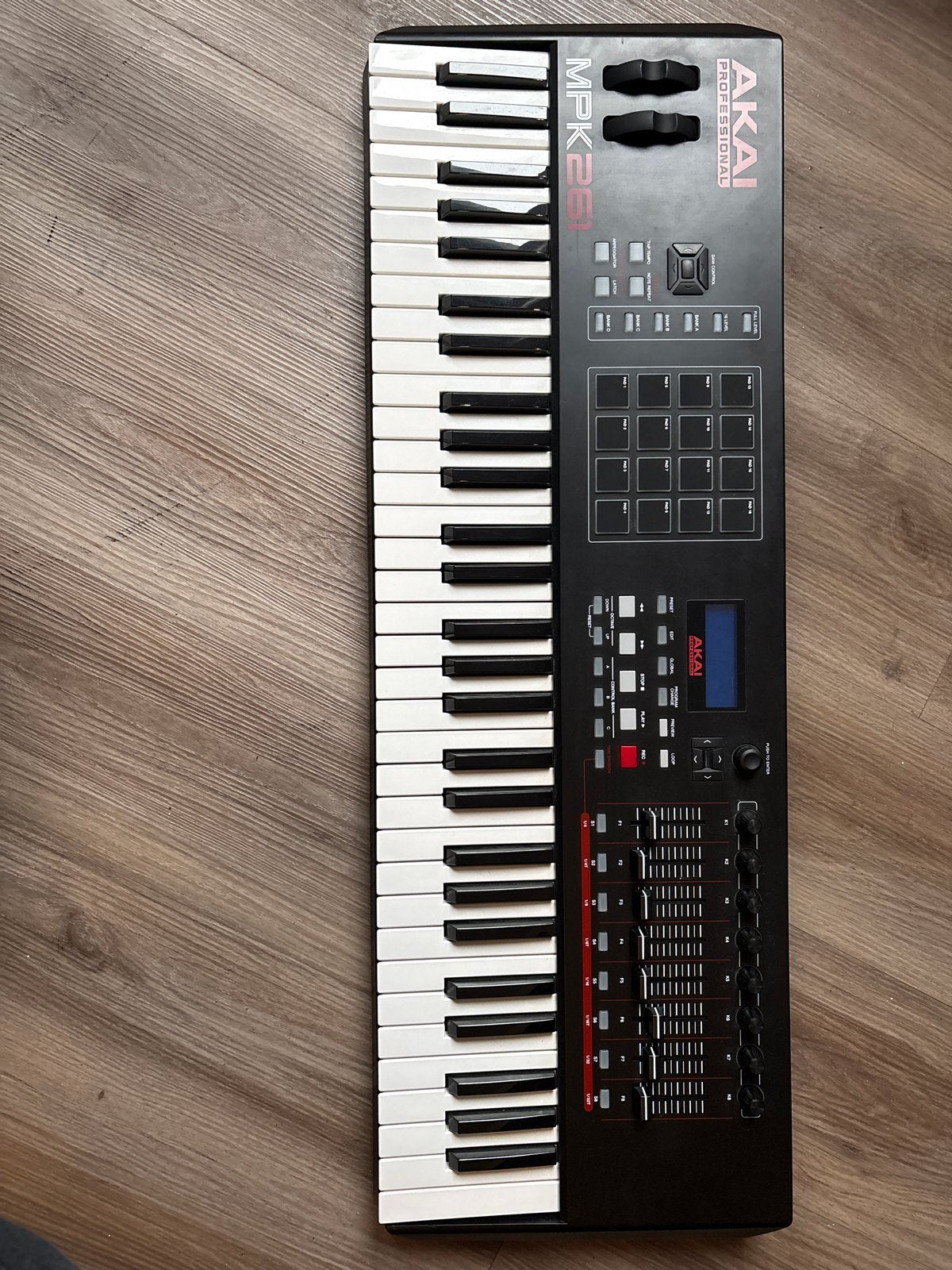 AKAI MPK261 MIDI-keyboard - Zo goed als nieuw, 61 toetsen, Zo goed als nieuw, Aanslaggevoelig, Ophalen
