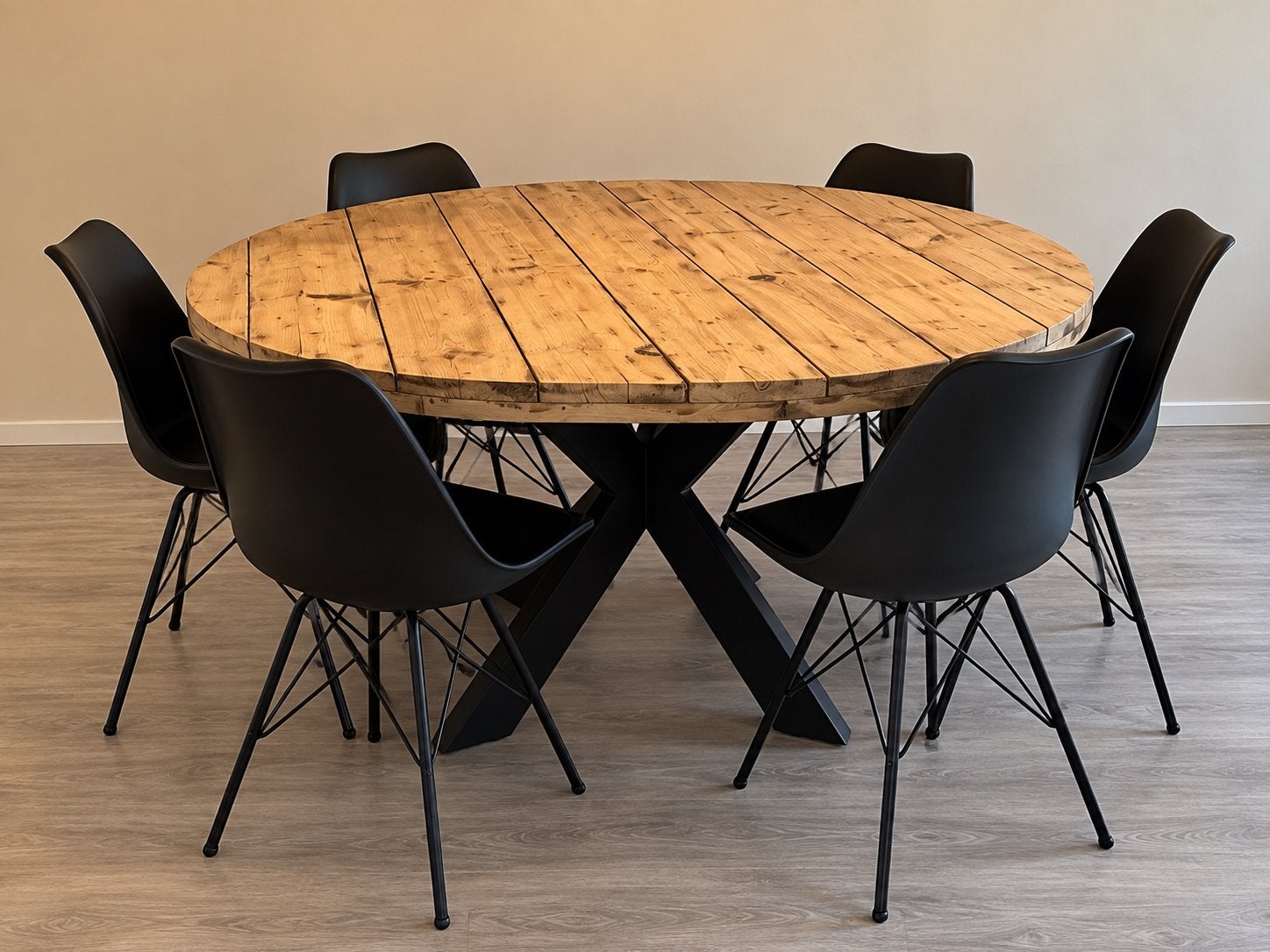 Robuuste ronde eettafel van hout