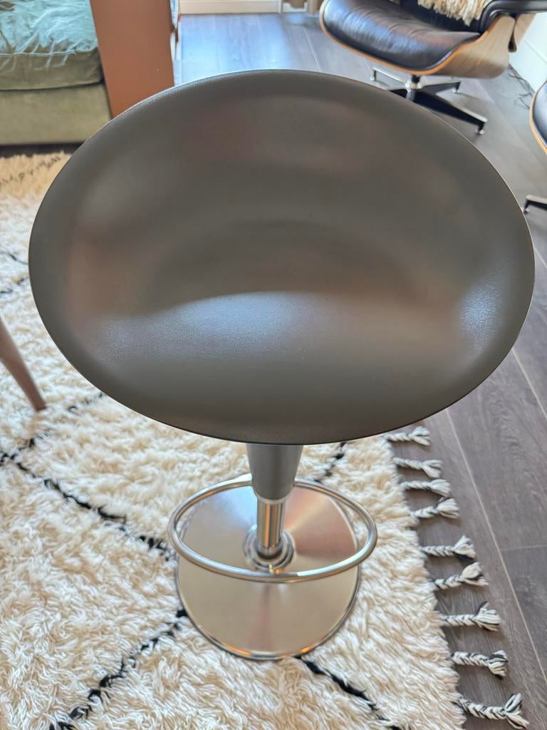 Bombo Magis barkrukken, grijs, 2 stuks, Huis en Inrichting, Barkrukken, Ophalen, Kunststof, In hoogte verstelbaar, 60 tot 90 cm