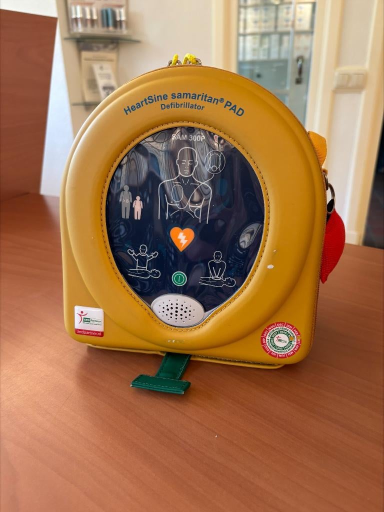 AED defibrillator Heartsine Samaritan PAD sam 300P, Ophalen, Zo goed als nieuw
