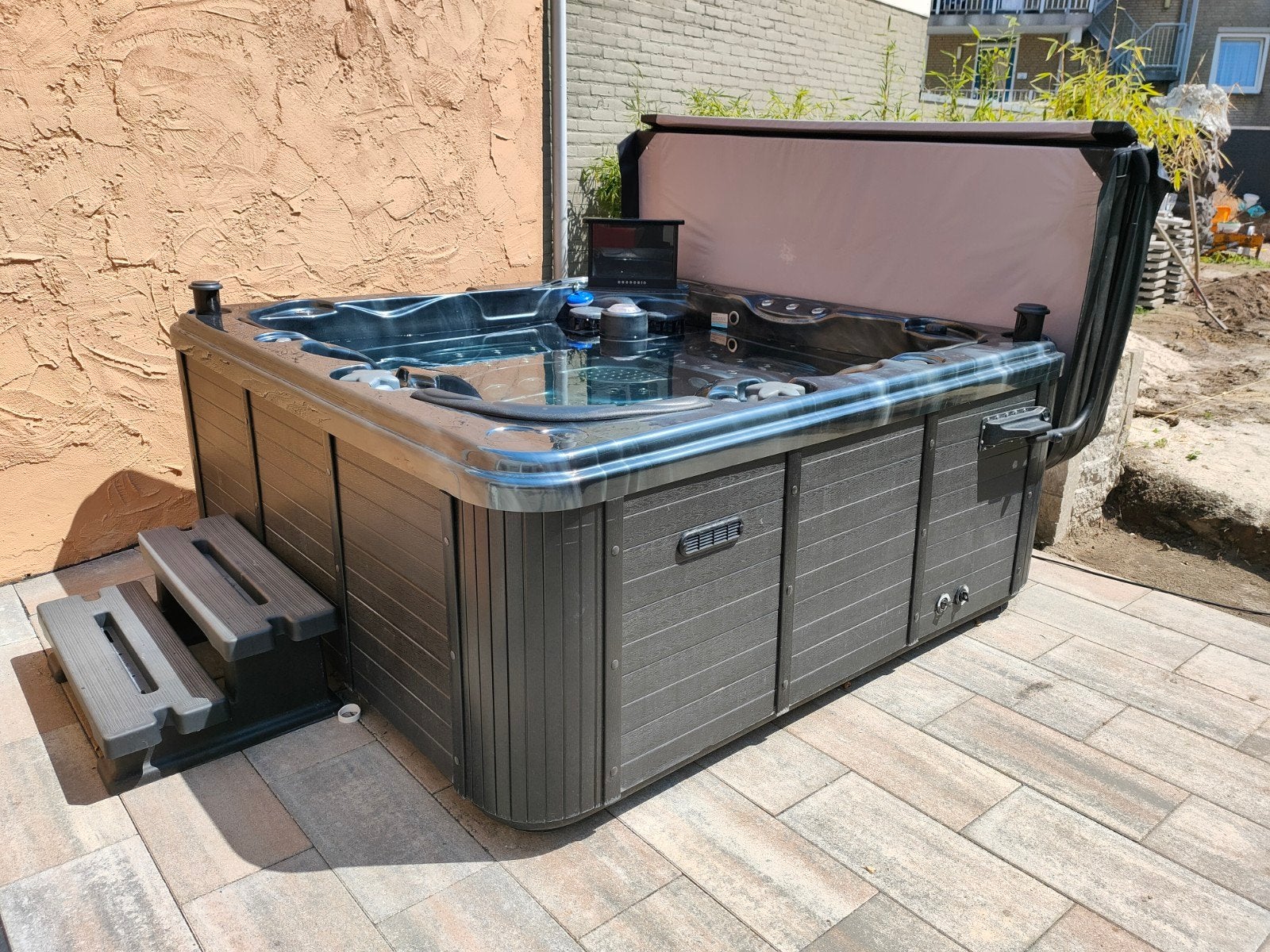 6-persoons Jacuzzi met TV., Ophalen, Gebruikt, 200 tot 300 cm, Overige typen