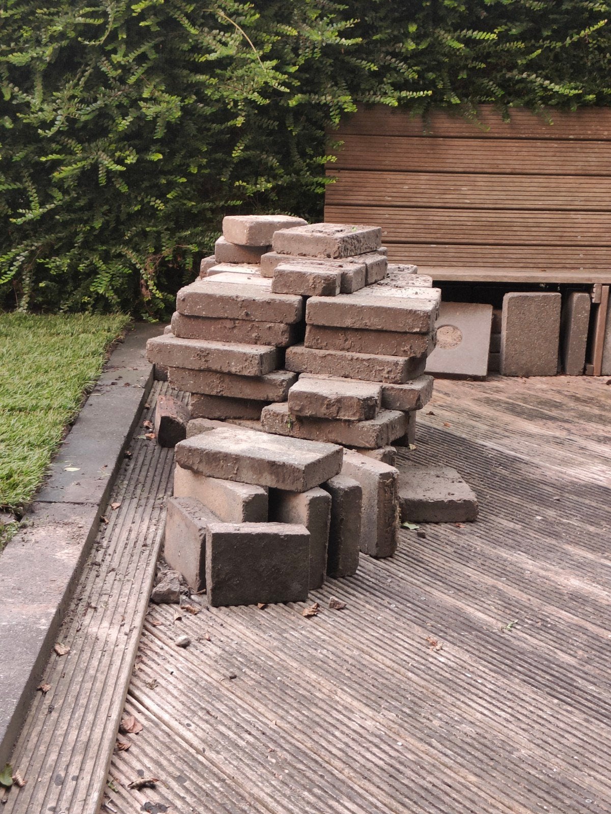 Gratis 20x30 tegels - Gebruikte bestrating, Doe-het-zelf en Verbouw, Ophalen, Overige materialen, Gebruikt, 20 tot 40 cm