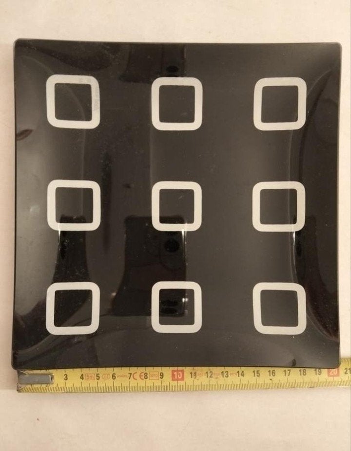 Modern zwart glazen schaal met witte vierkanten, Schaal, Vierkant, Ophalen of Verzenden, Glas
