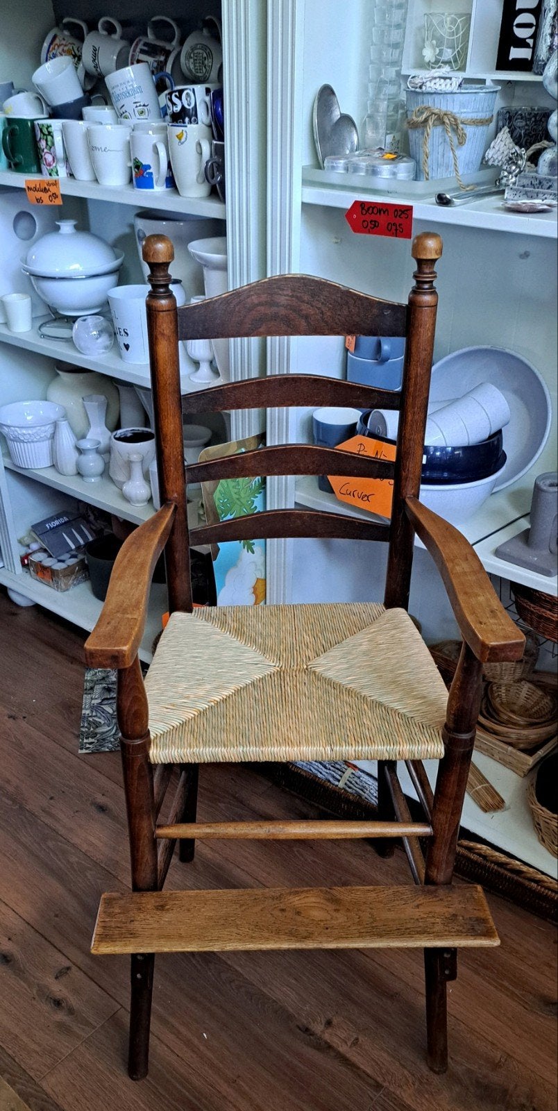Vintage houten kinderstoel met rieten zitting, Ophalen
