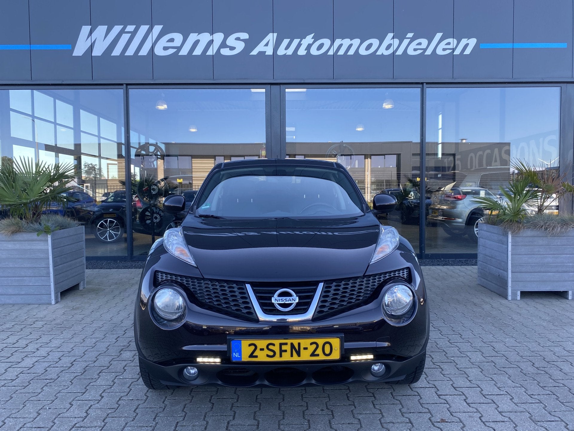 Nissan Juke 1.6 Tekna Cruise Control, Camera & Stoelverwarmi, Auto's, Euro 5, Zwart, 4 cilinders, Met garantie (alle)