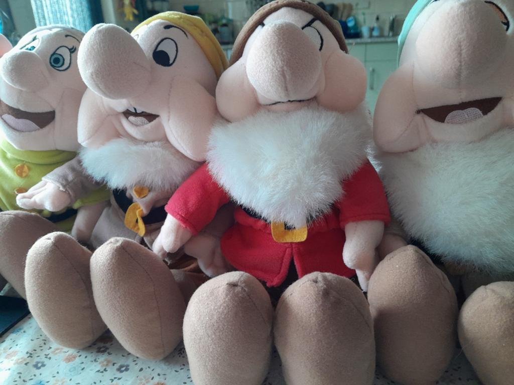 Disney Sneeuwwitje Dwergen Knuffels - Set van 4, Kinderen en Baby's, Disney, Overige typen, Ophalen of Verzenden, Middelgroot (20 tot 80 cm)