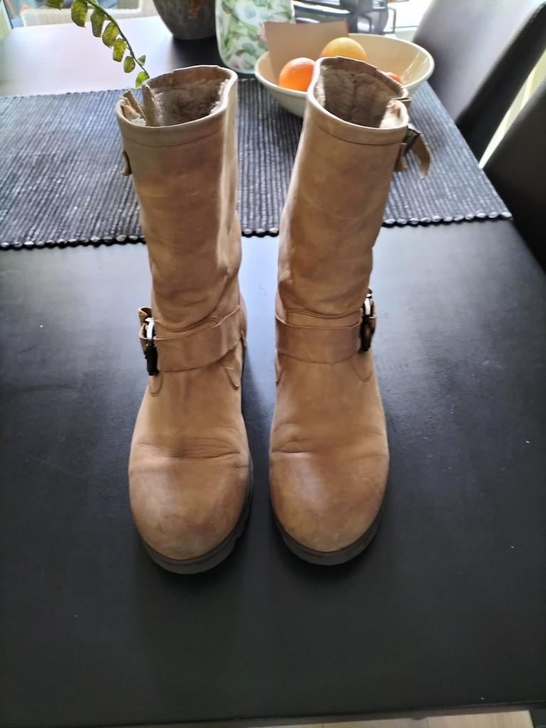 Mooie leren dames laarzen maat 40 € 20,00, Kleding | Dames, Schoenen, Ophalen, Zo goed als nieuw, Beige, Hoge laarzen