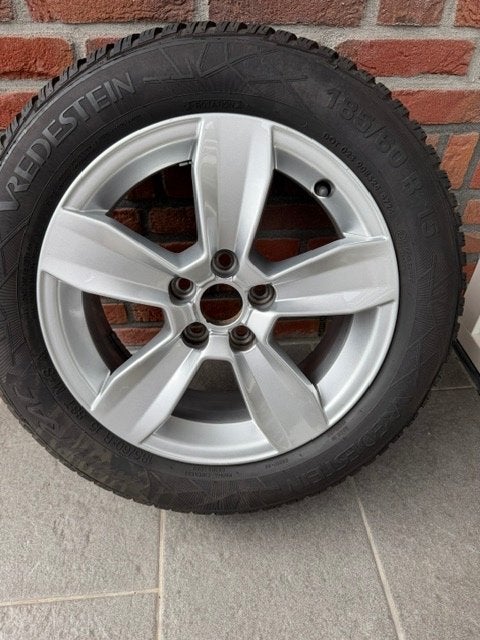 Audi A1 velgen en winterbanden 185 60 15, Ophalen, Gebruikt, 15 inch, Banden en Velgen