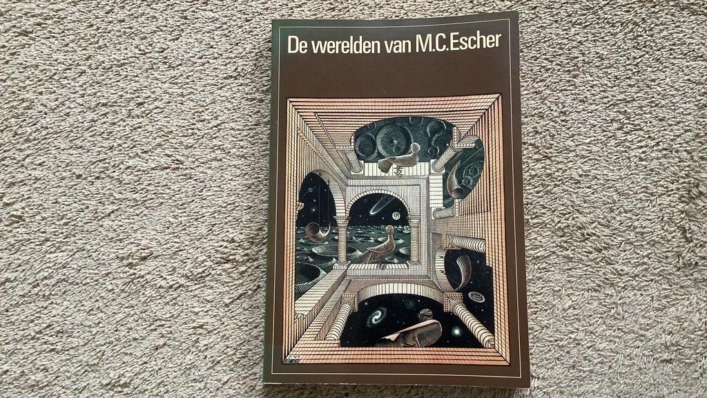 De werelden van M.C. Escher., Boeken, Ophalen of Verzenden, Zo goed als nieuw, Schilder- en Tekenkunst