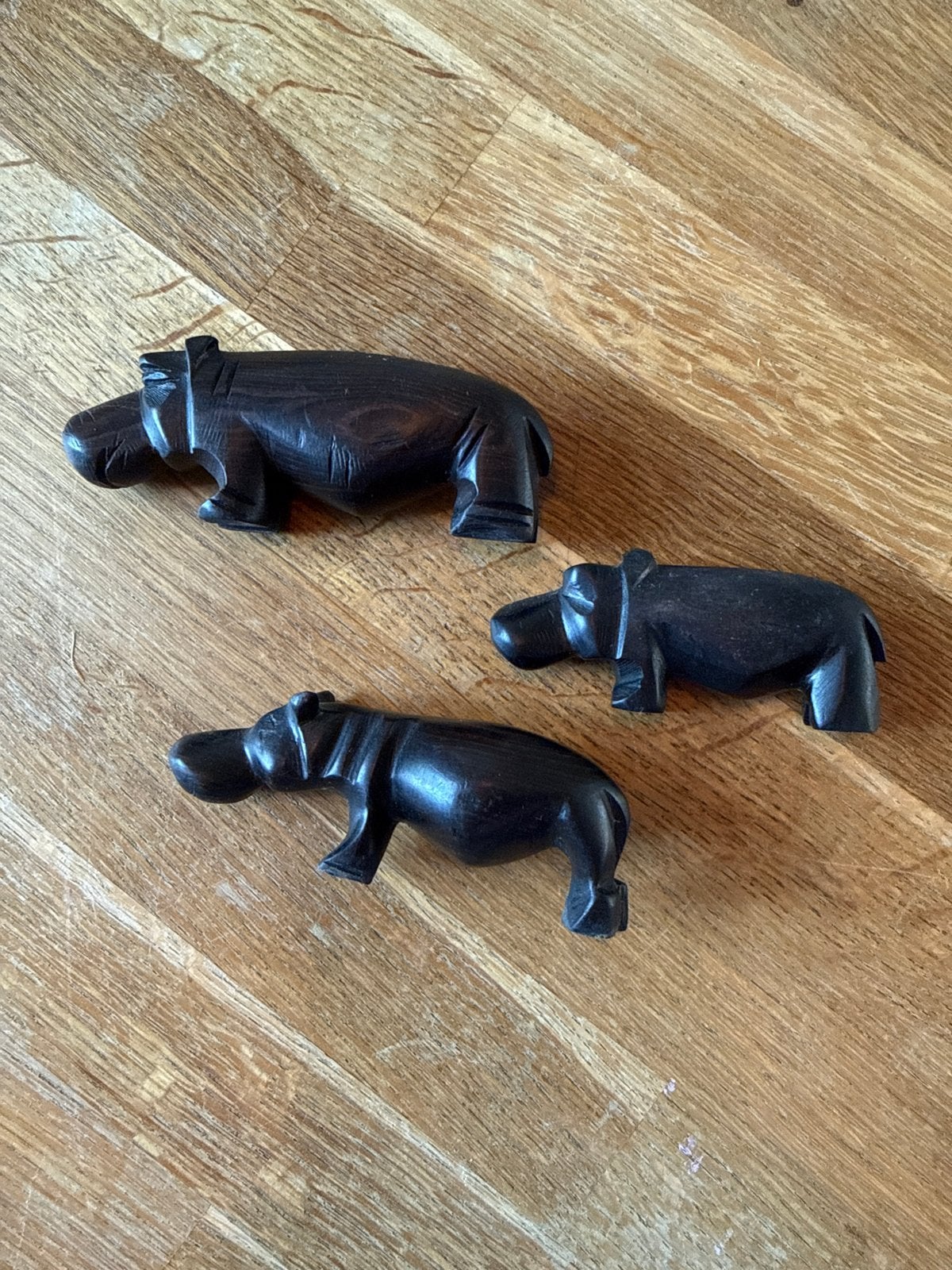 Vintage handgesneden houten nijlpaardbeeldjes set, Antiek en Kunst, Kunst | Niet-Westerse kunst, Hout, Afrika, Houtsnijwerk, Gesneden